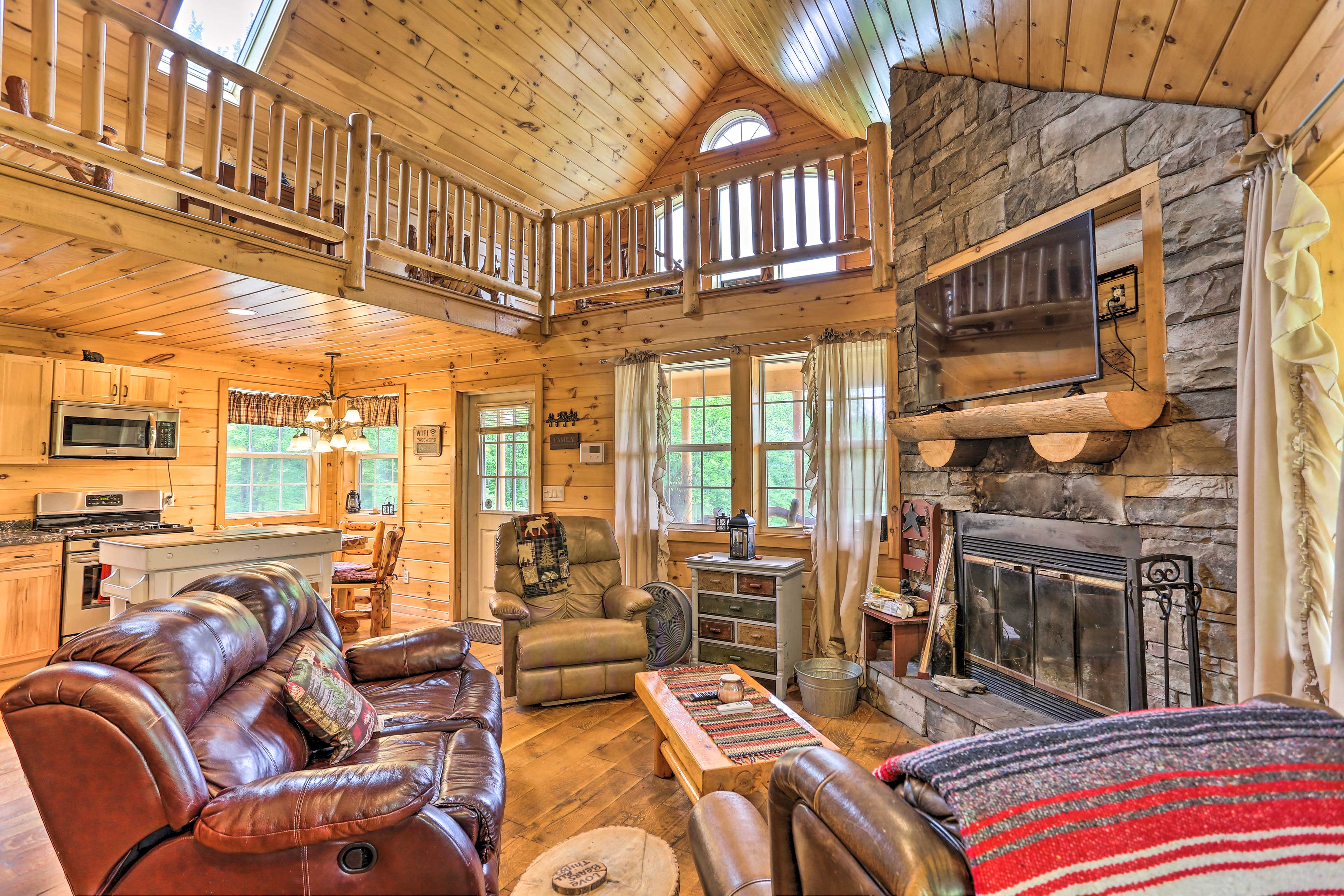 Charming Blakely Cabin w/ Porch & Valley Views! Home Rental in Blakely