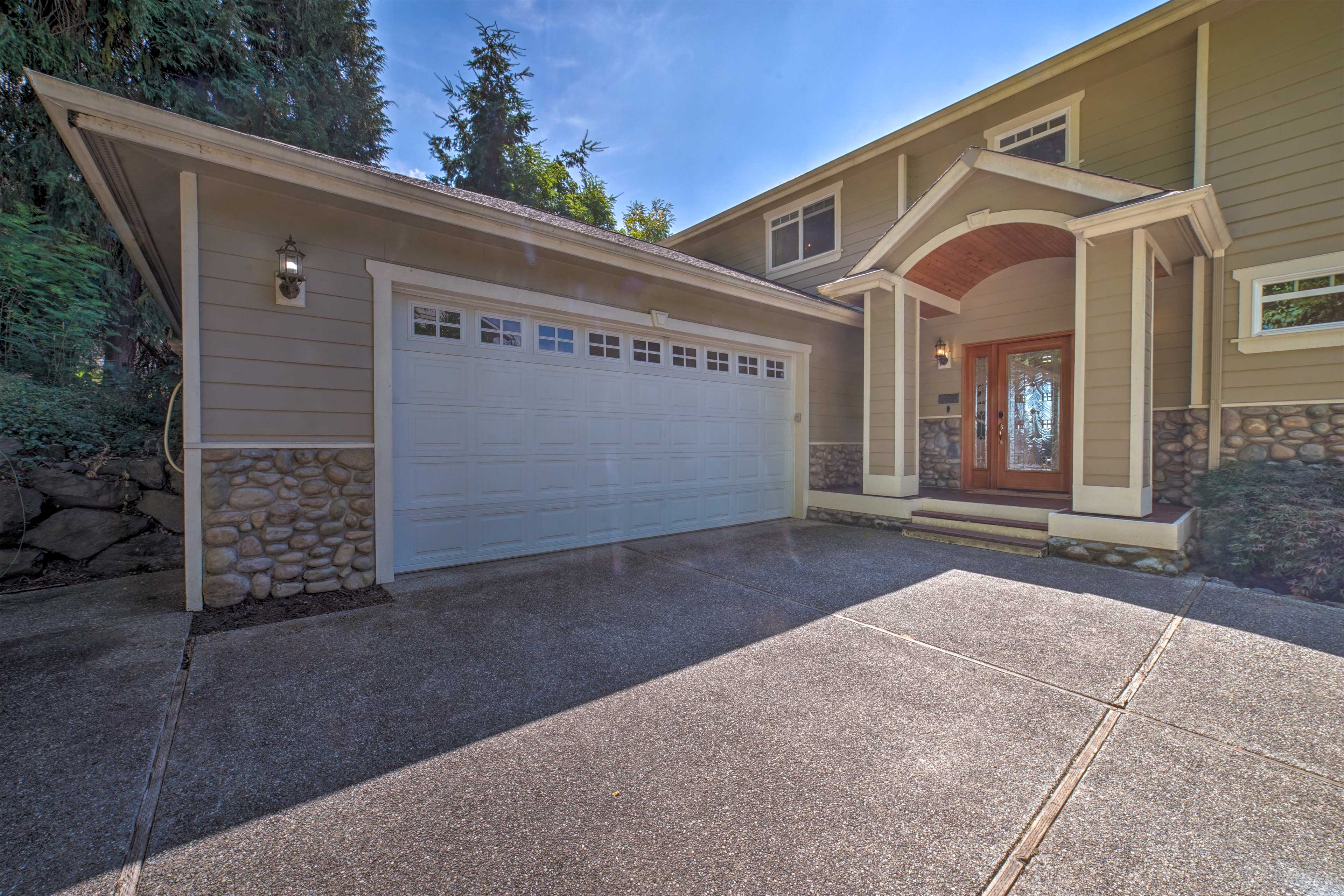 Spacious Lake Stevens Home w/ Fire Pit, Patio