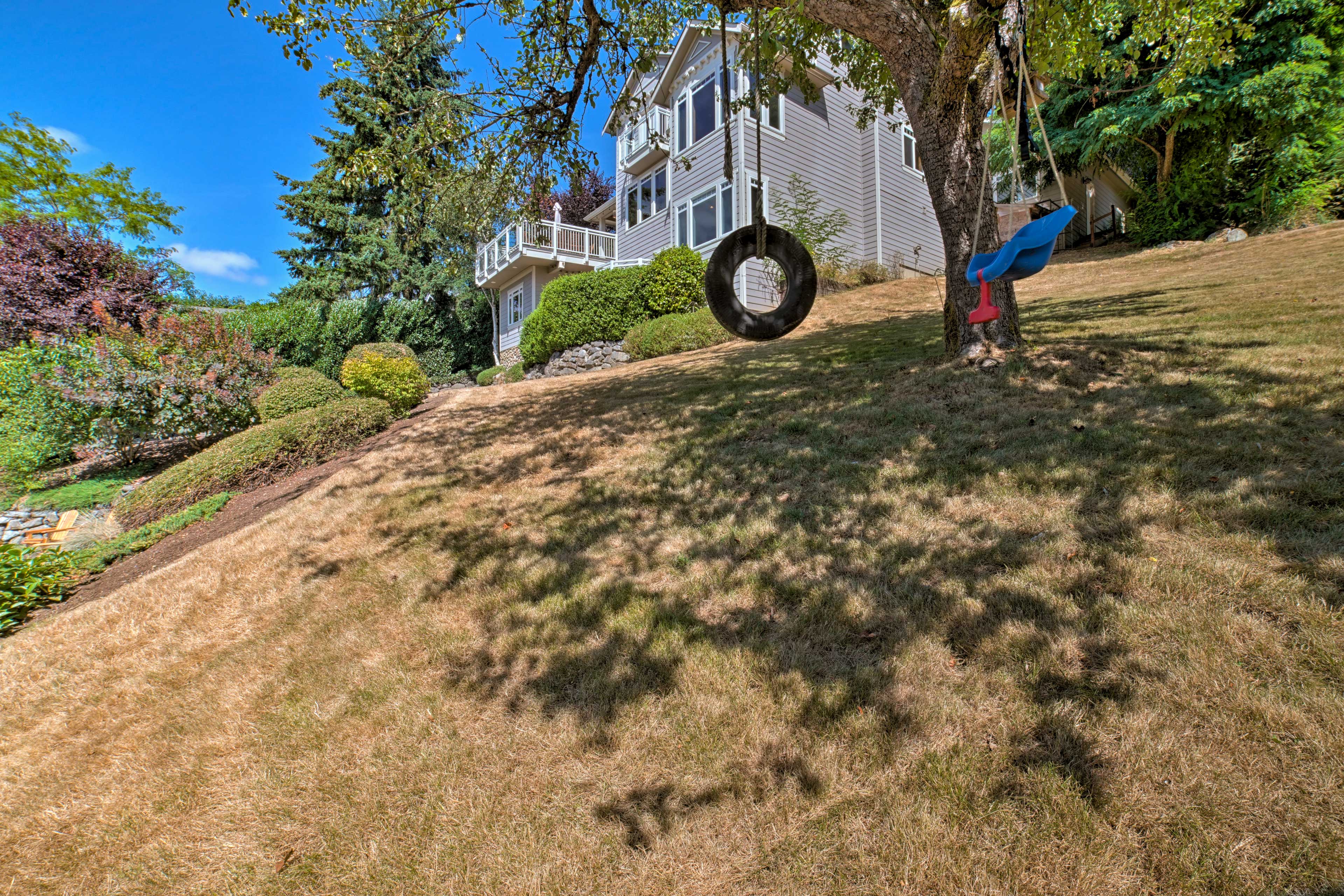 Property Image 2 - Spacious Lake Stevens Home w/ Fire Pit, Patio