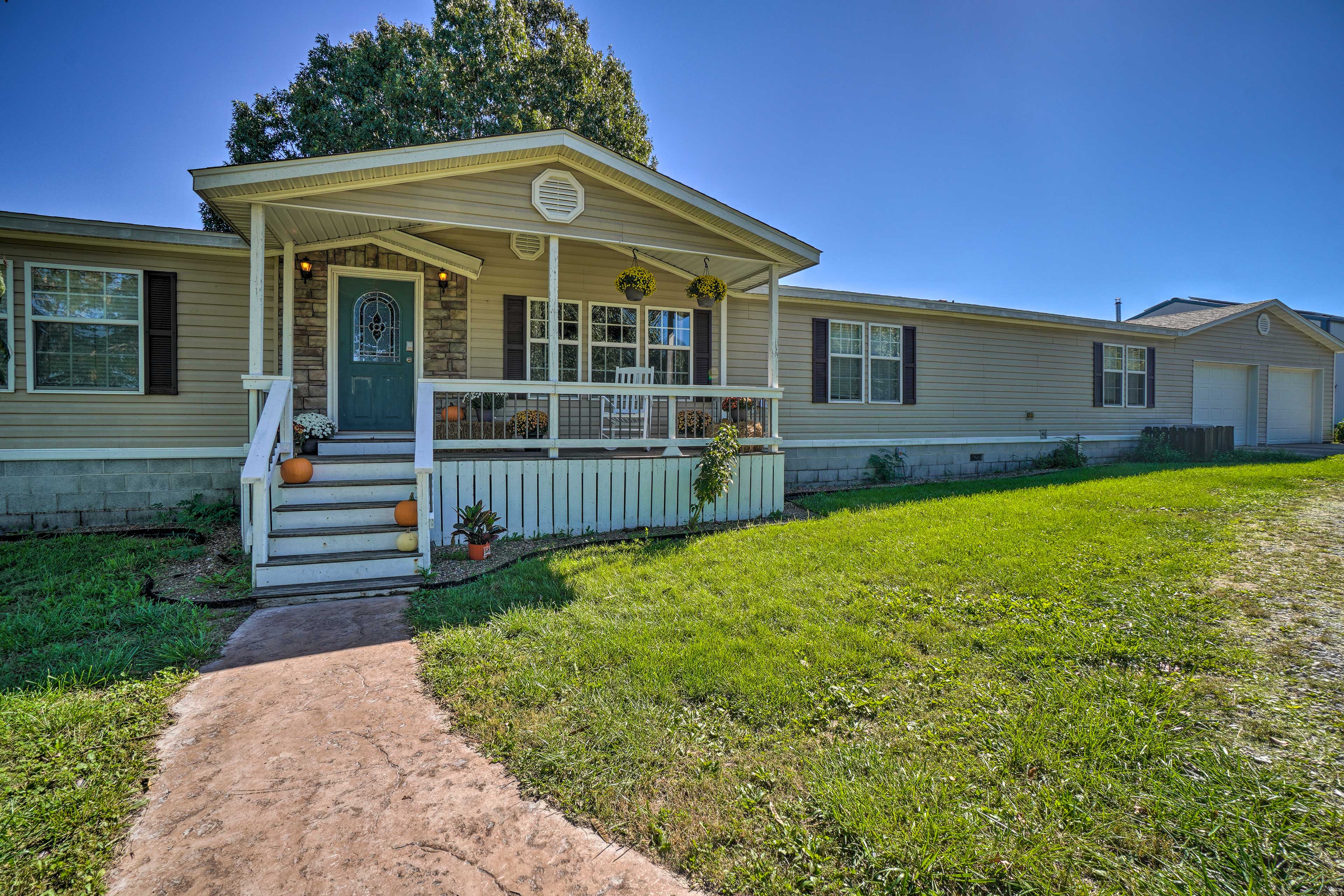 Property Image 1 - Monett Family Ranch Home w/ Fireplace & Huge Deck!