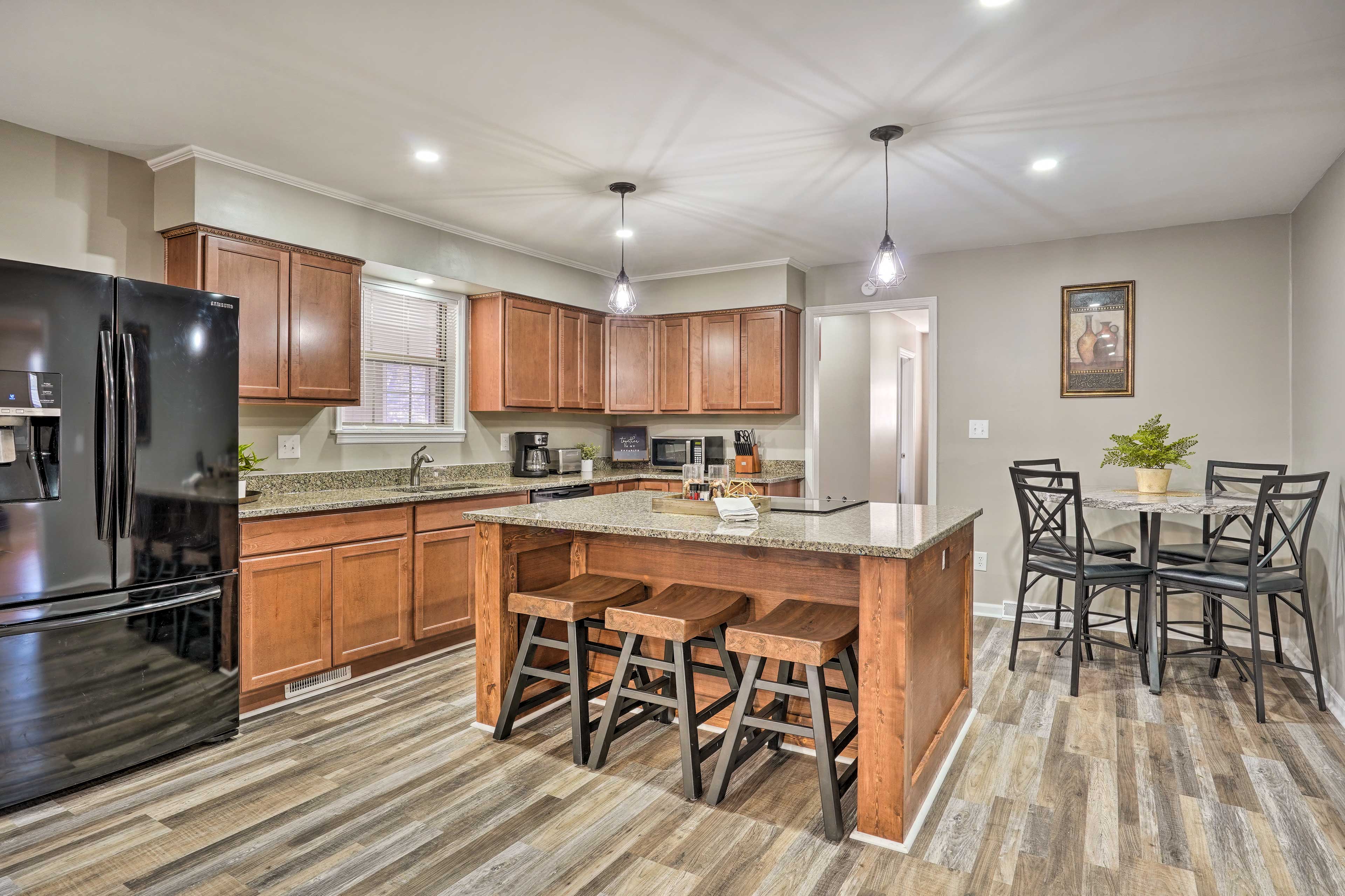 Moncks Corner Home w/ Yard Near Lake Moultrie