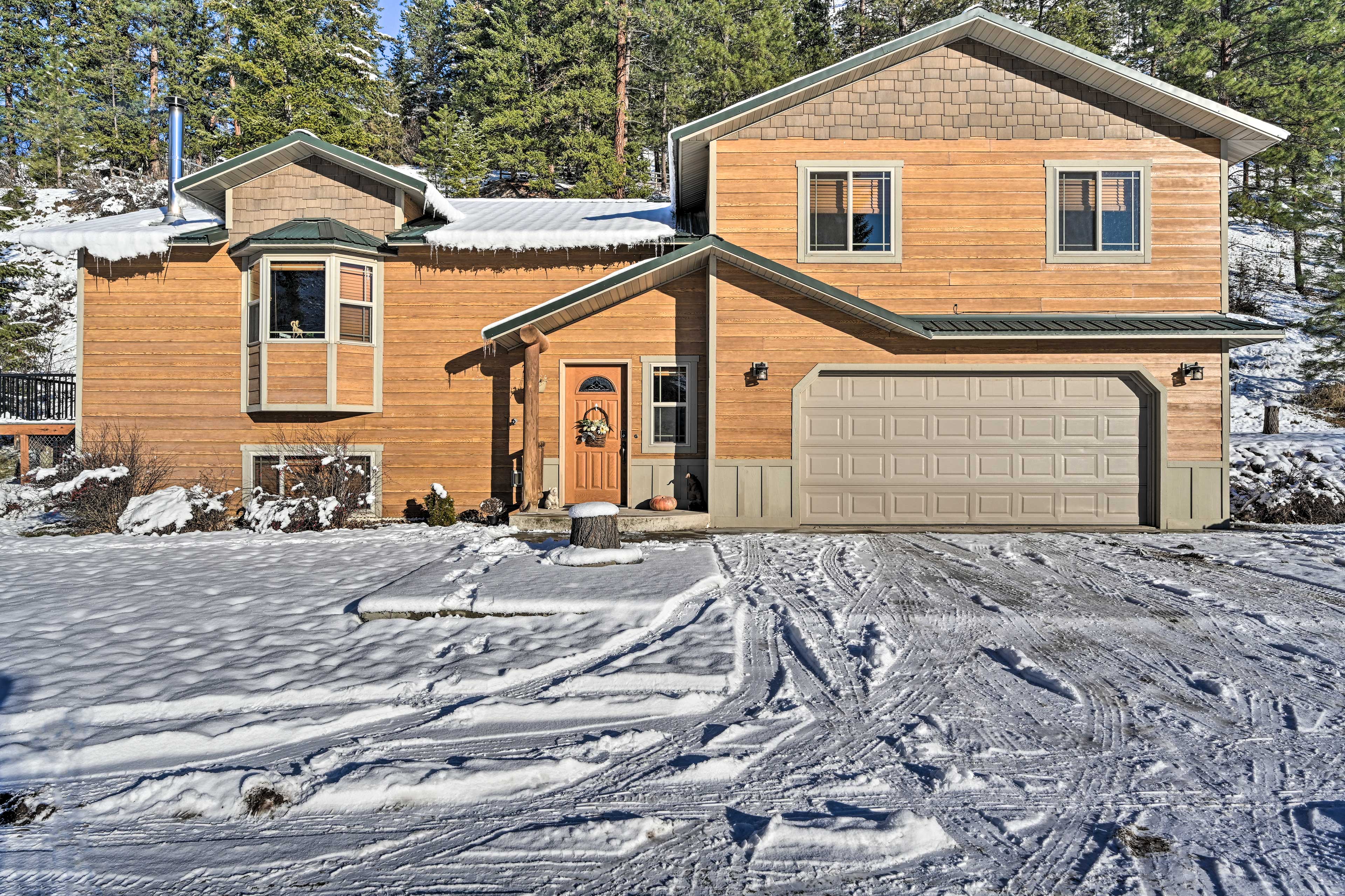 Property Image 2 - Peaceful Superior Home w/ Fire Pit & Mtn View