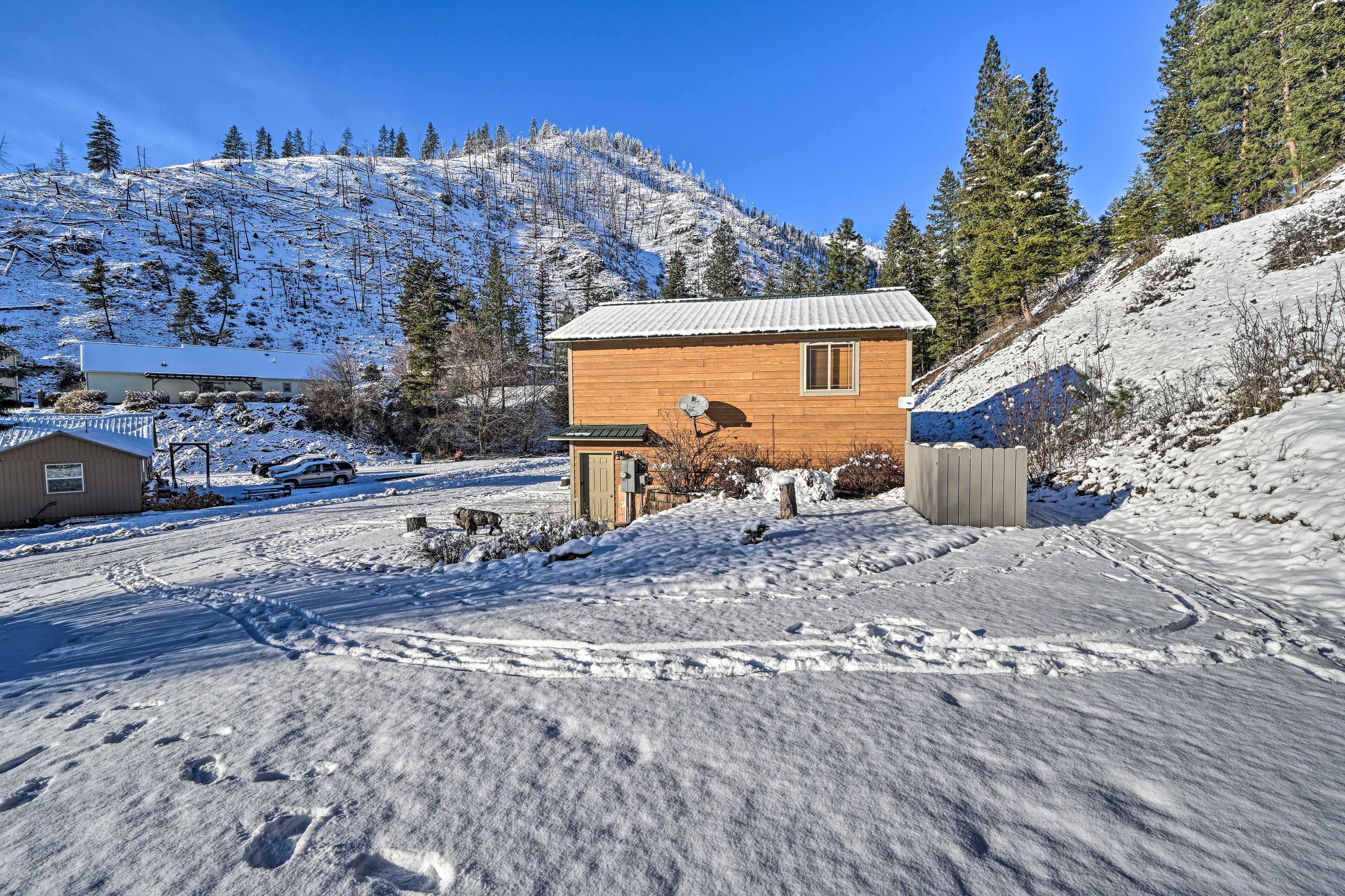 Property Image 2 - Peaceful Superior Home w/ Fire Pit & Mtn View