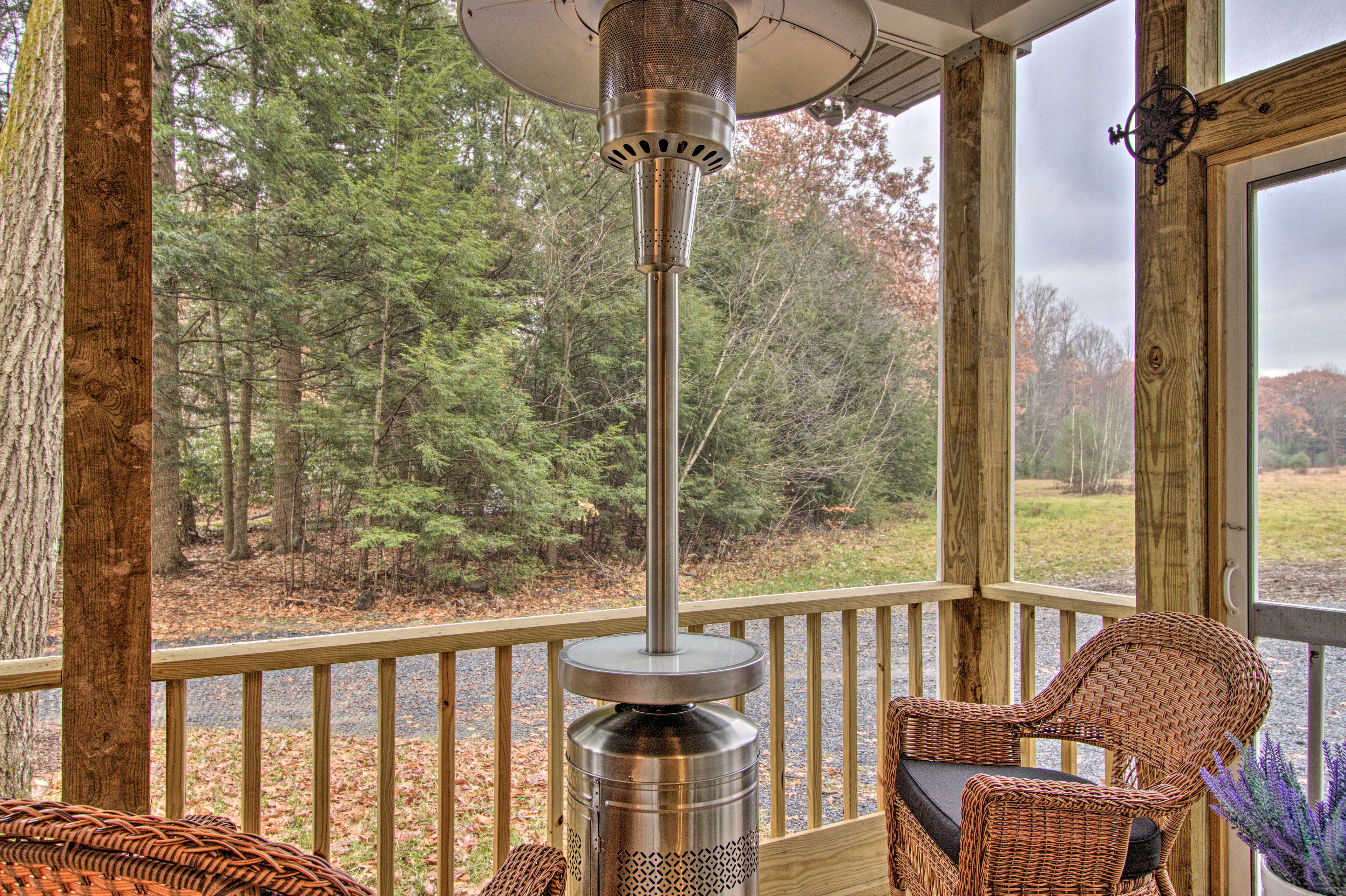 13 Mi to Camelback Ski! Creekside 'Lincoln Lodge'