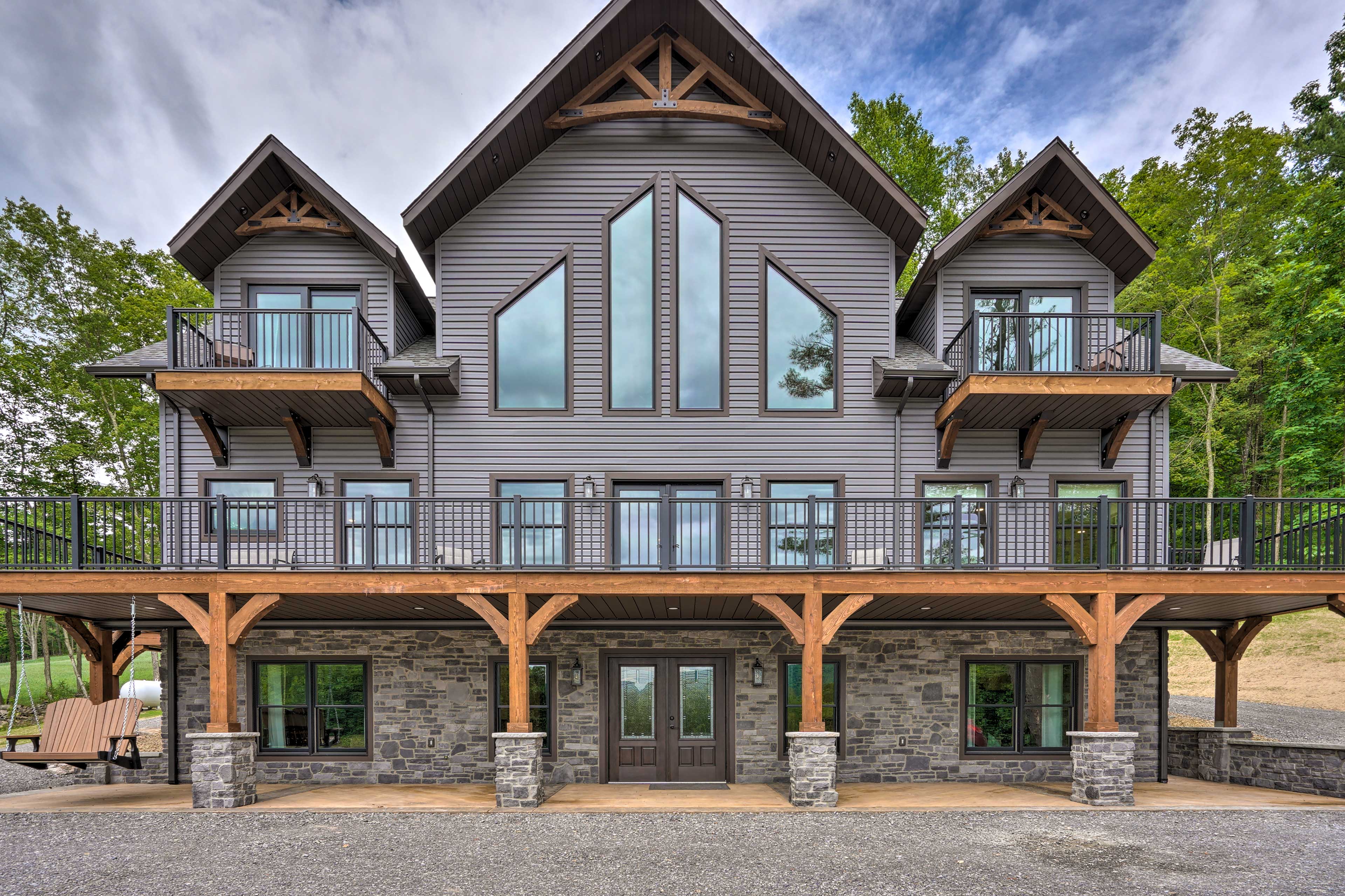 Property Image 1 - Stunning ’Bugle Hollow Lodge’ w/ Mtn Views!