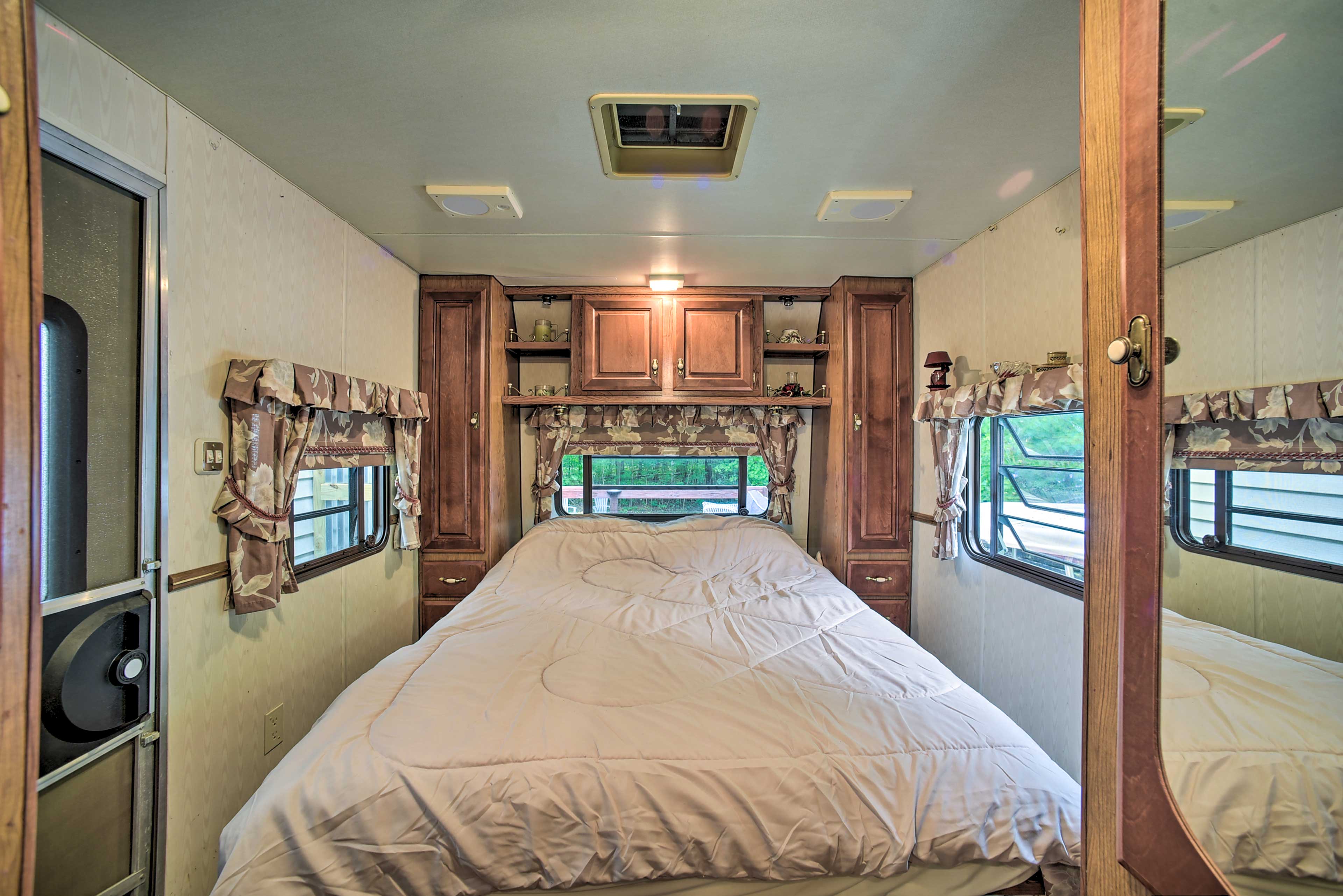 Glamping Getaway in Woodstock Lake Campground