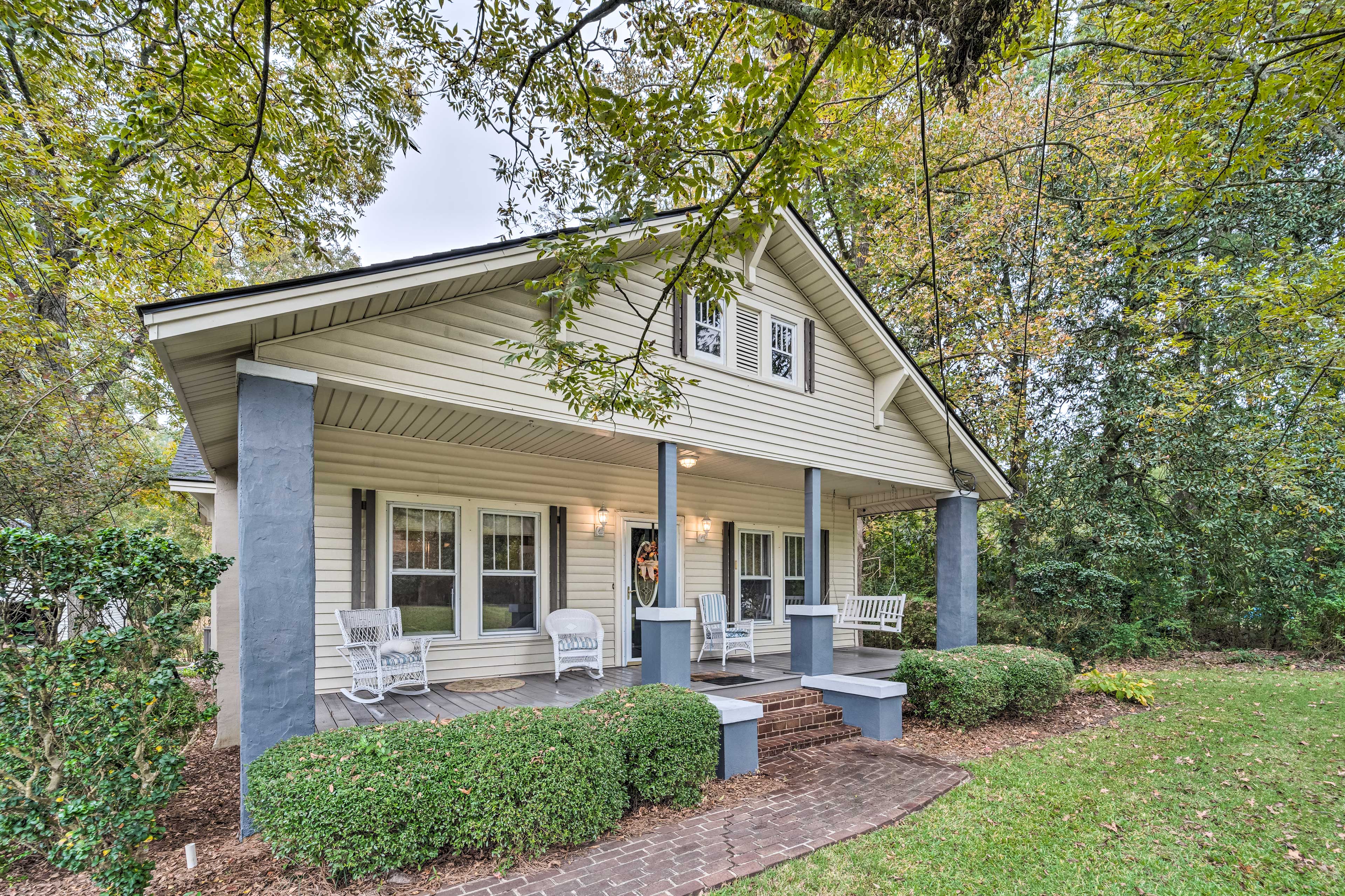 Burgaw House w/ Large Covered Porch & Swing!