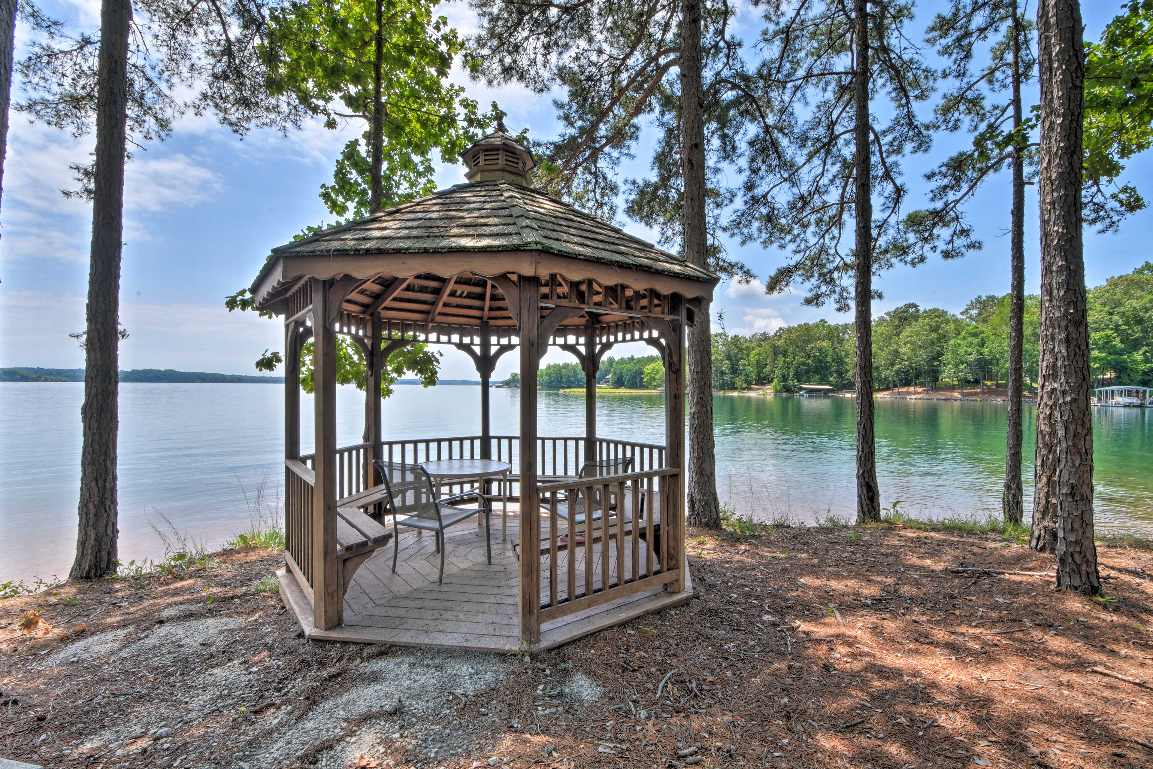 Property Image 1 - Condo on Lake Keowee w/ Resort Amenities & Pool!