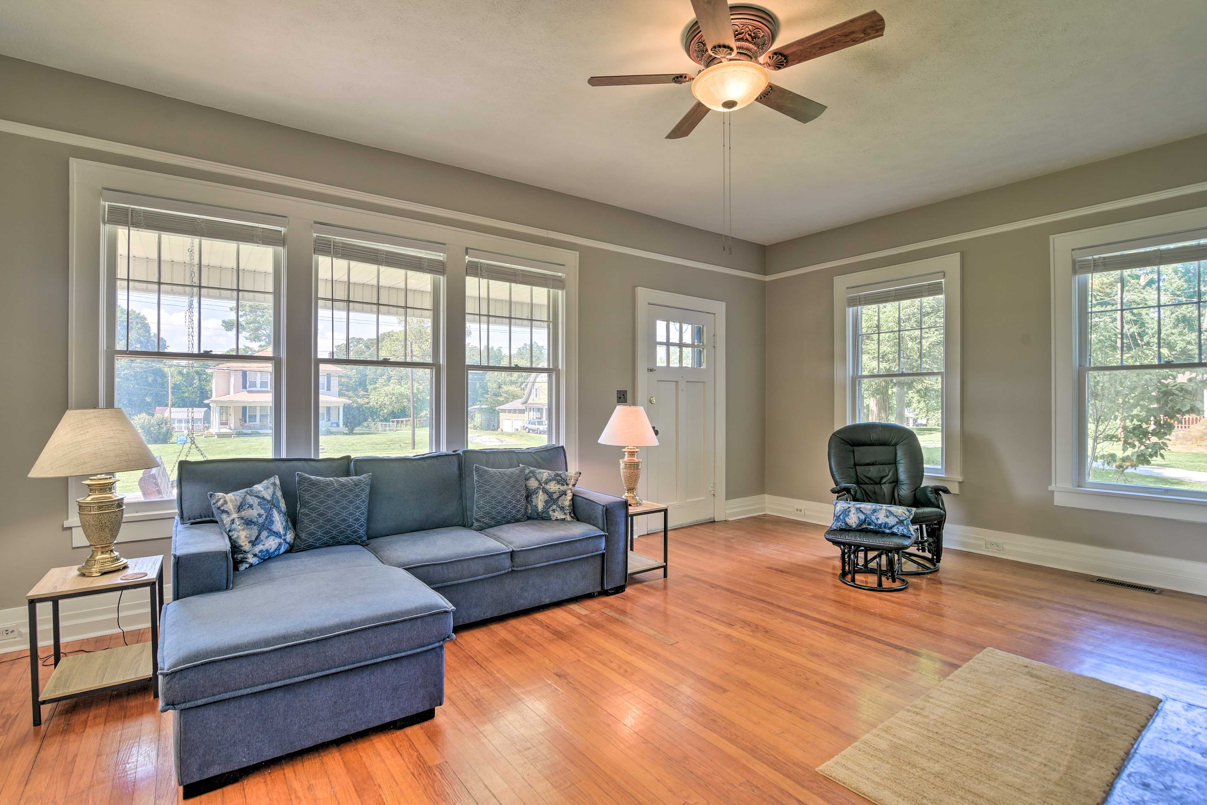 Property Image 1 - Glasgow Home w/ Porch: Close to Lake & Caves!