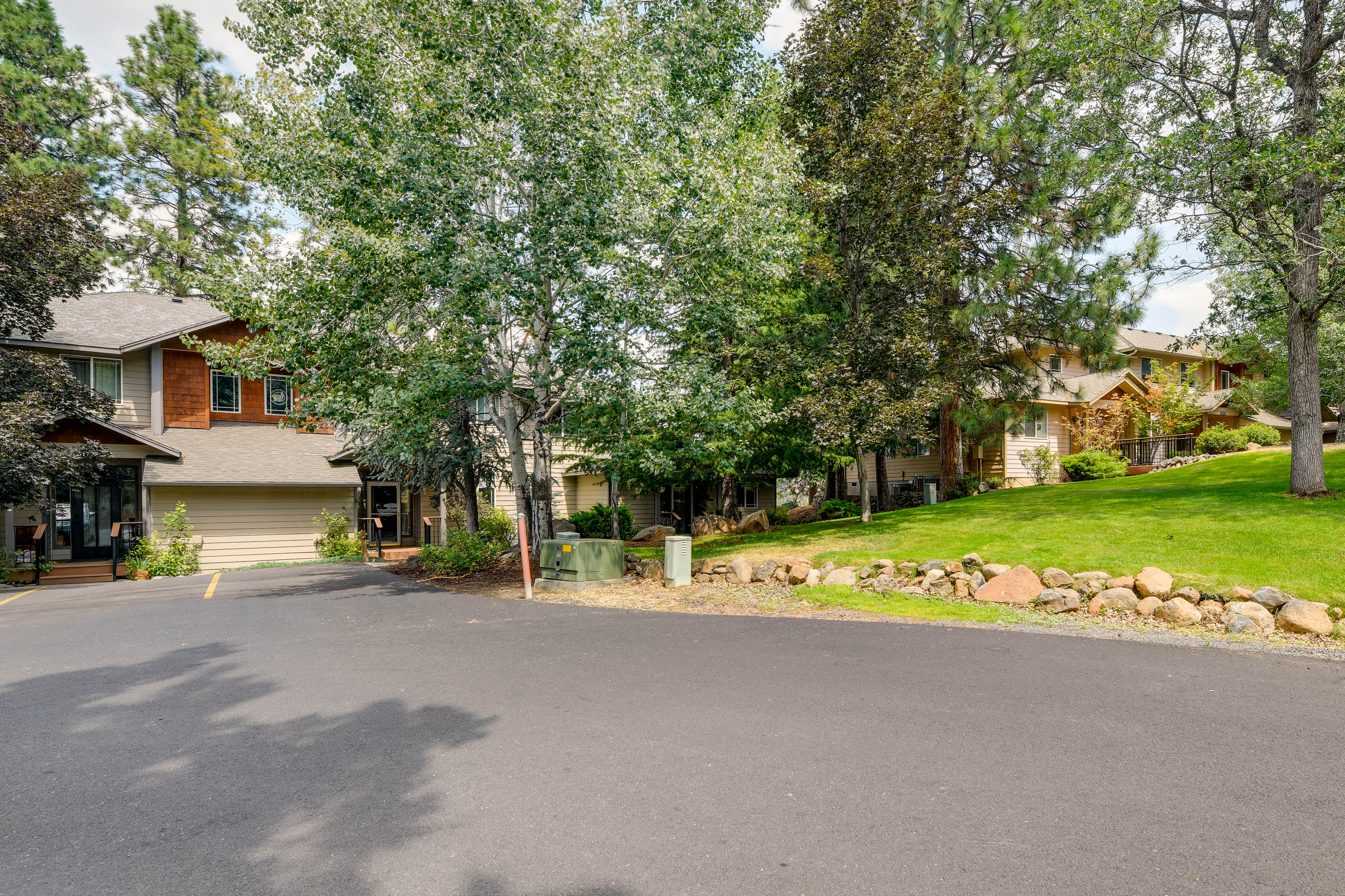 Property Image 2 - Resort-Style Klamath Falls Home, Golf Course View!