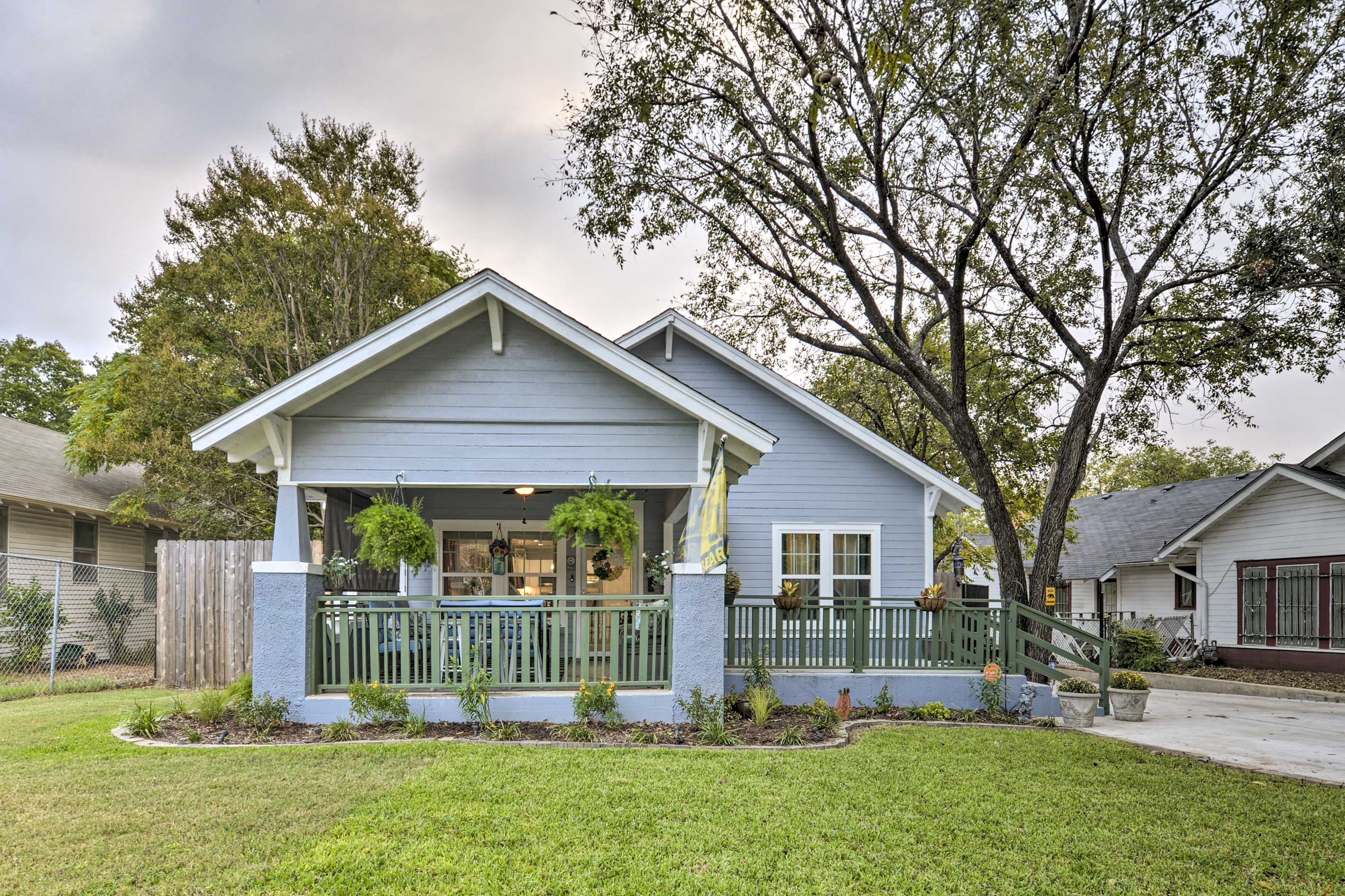 Property Image 1 - Waco ’Bearadise Bungalow’ 2 Mi to Magnolia Market!