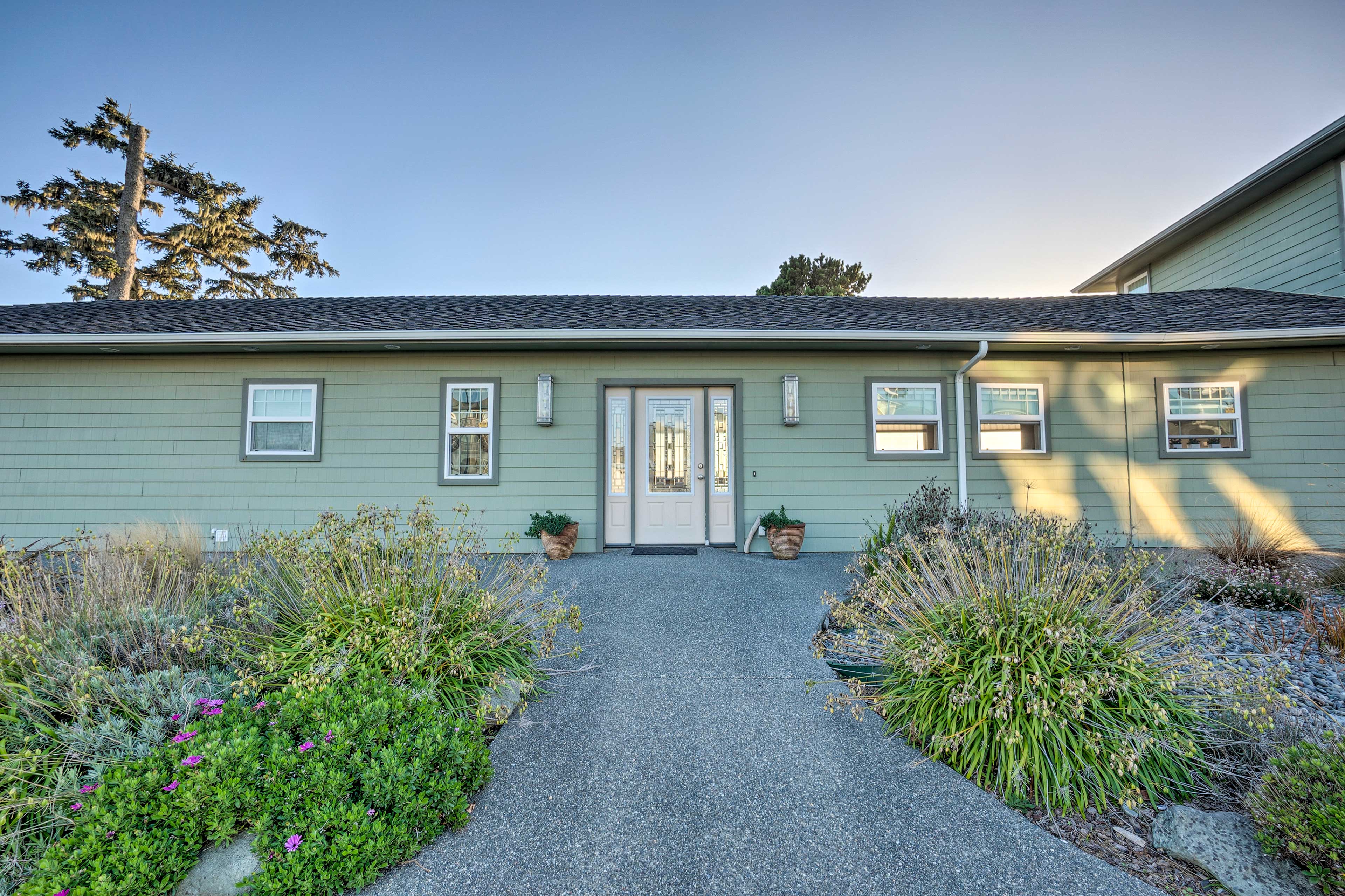 Crescent City Getaway w/ Panoramic Ocean Views!