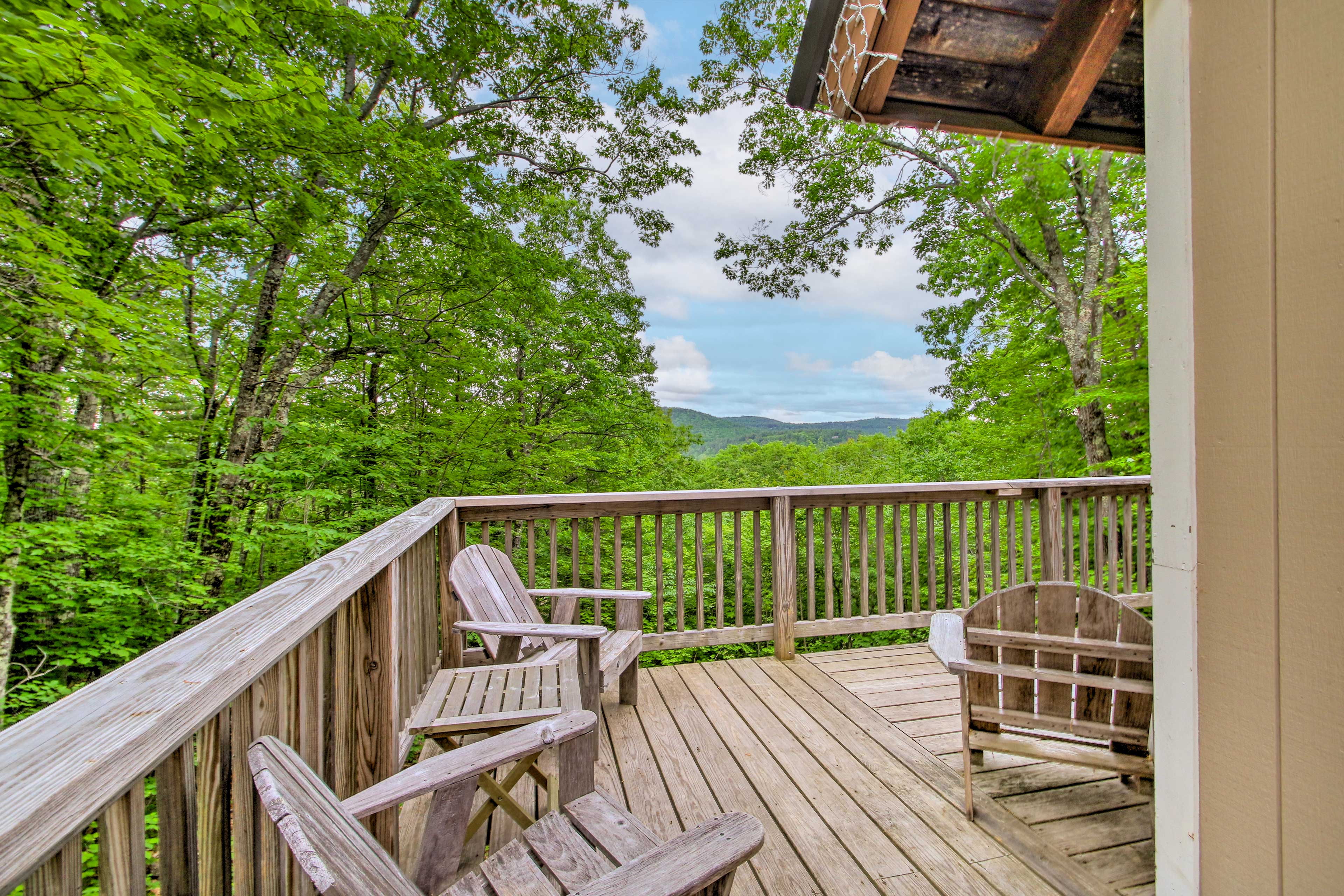 Conway Area Chalet w/ Mountain Views & Fire Pit!