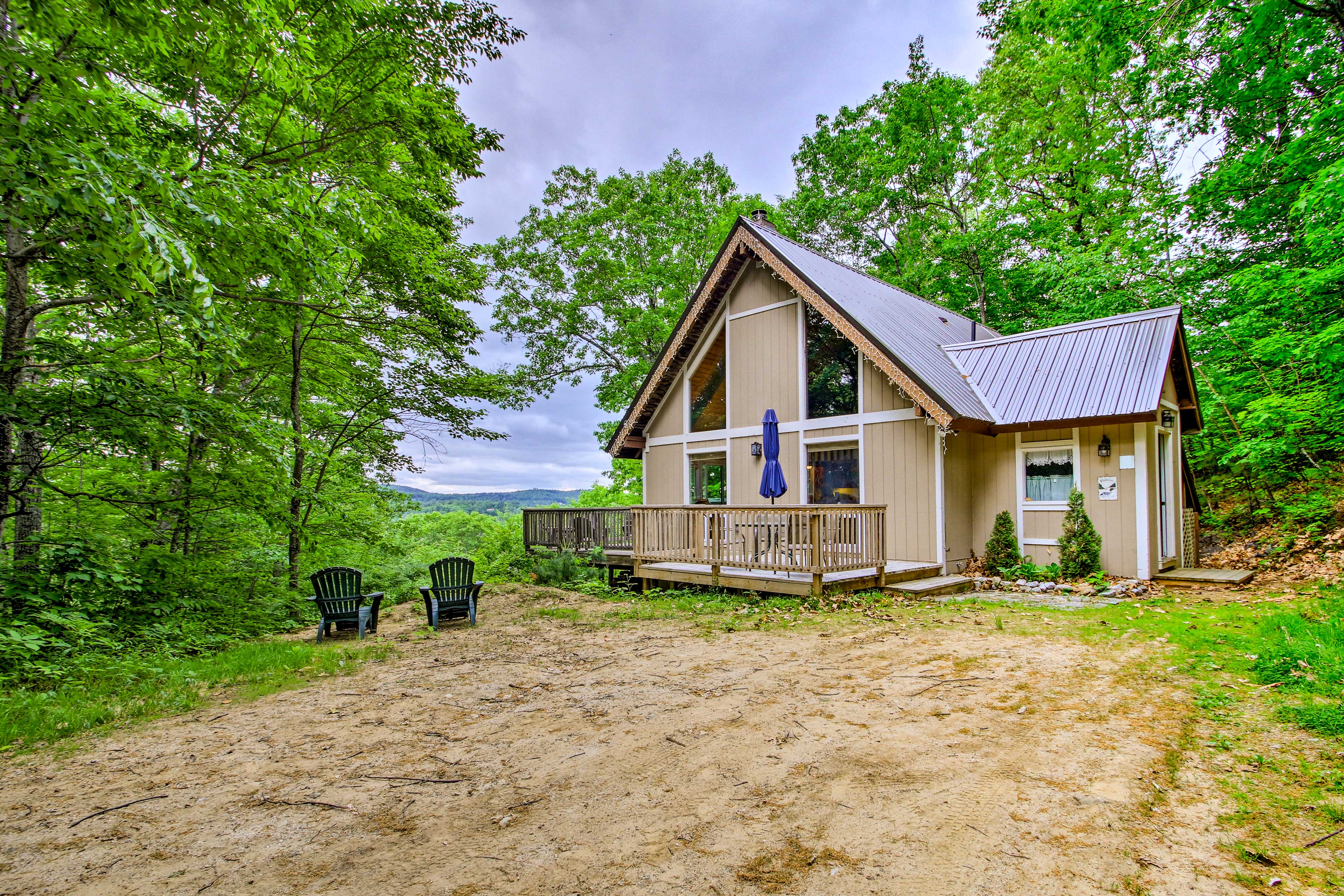 Conway Area Chalet w/ Mountain Views & Fire Pit!