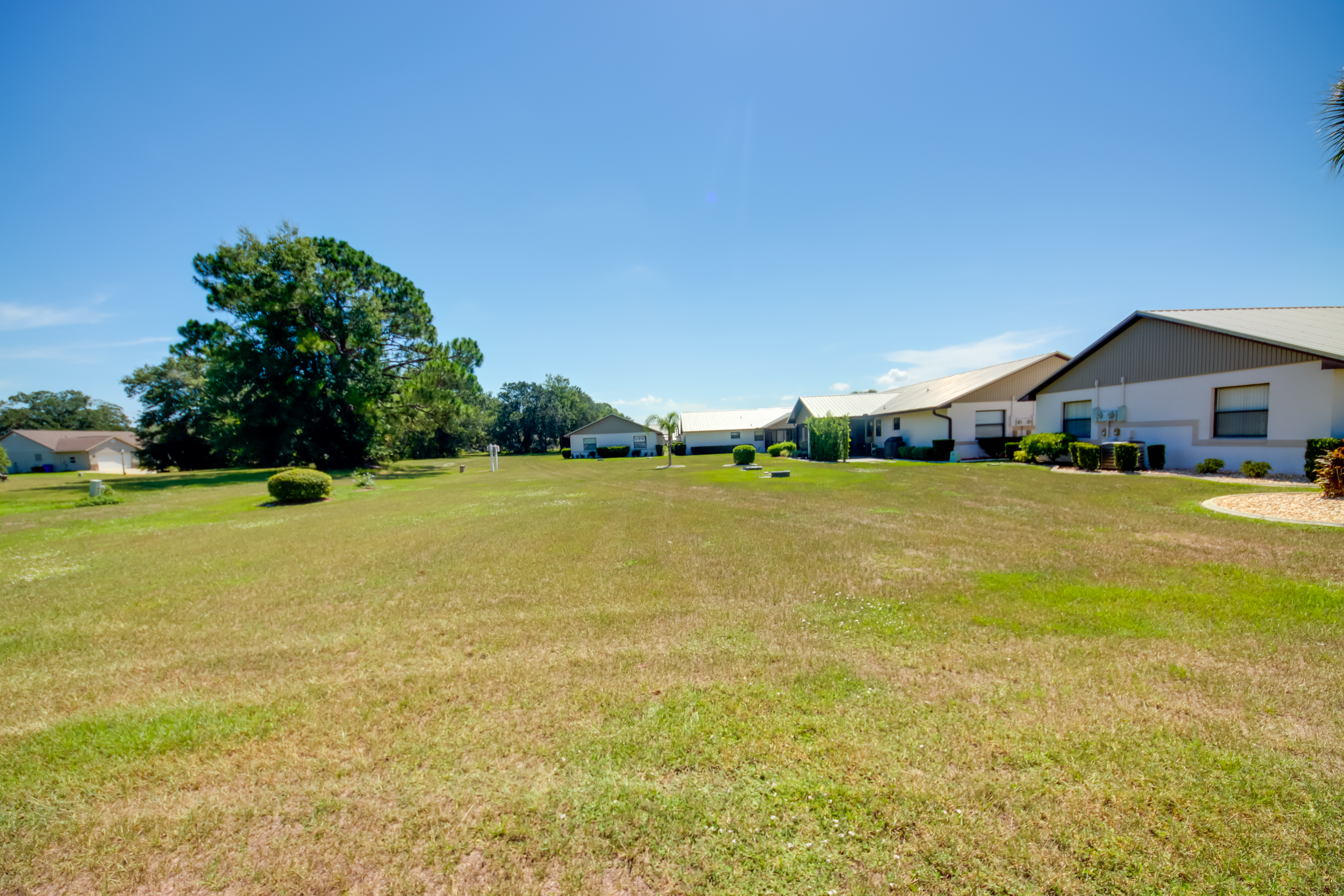 Screened Porch + Pool Access: Cozy Sebring Condo