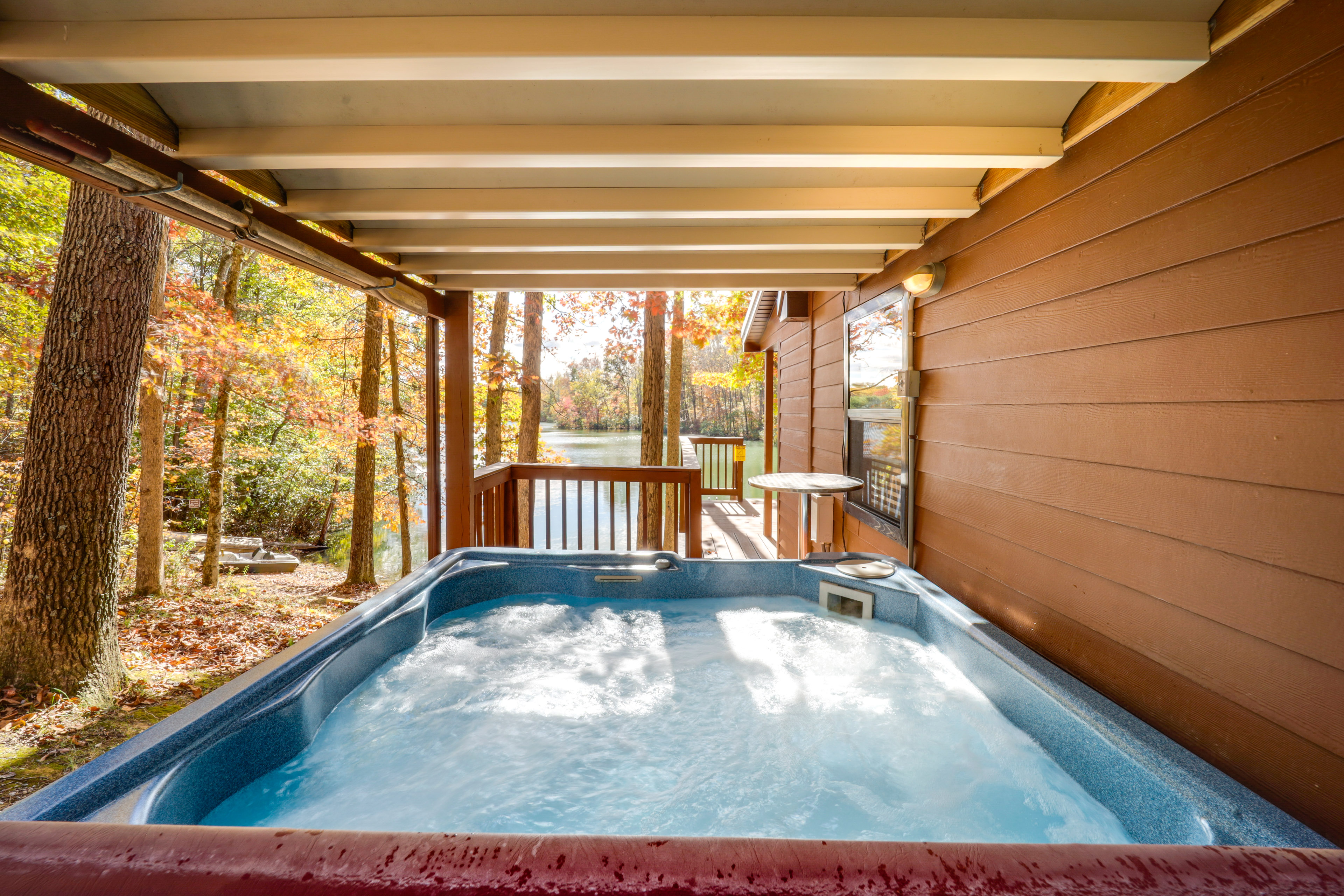 Hocking Hills Lake Gem w/ Hot Tub, Dock, 100 Acres
