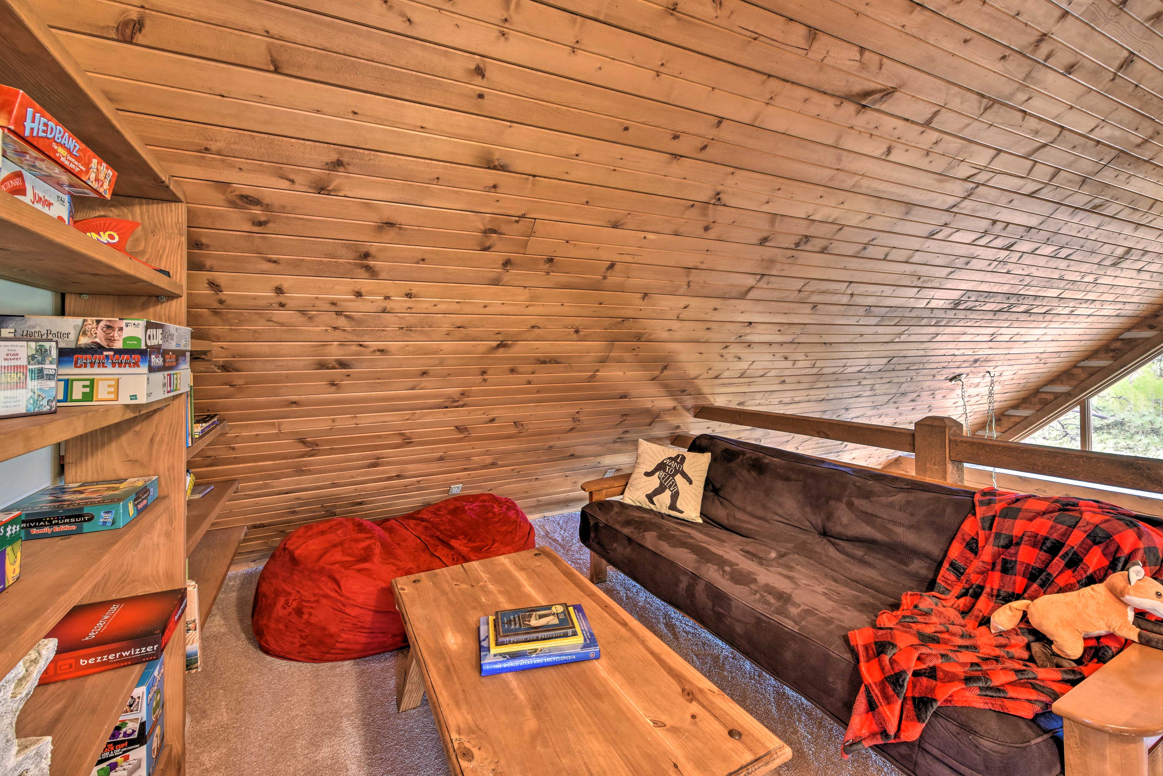 Quiet Guffey Getaway w/ Private Deck, Pond & Canoe