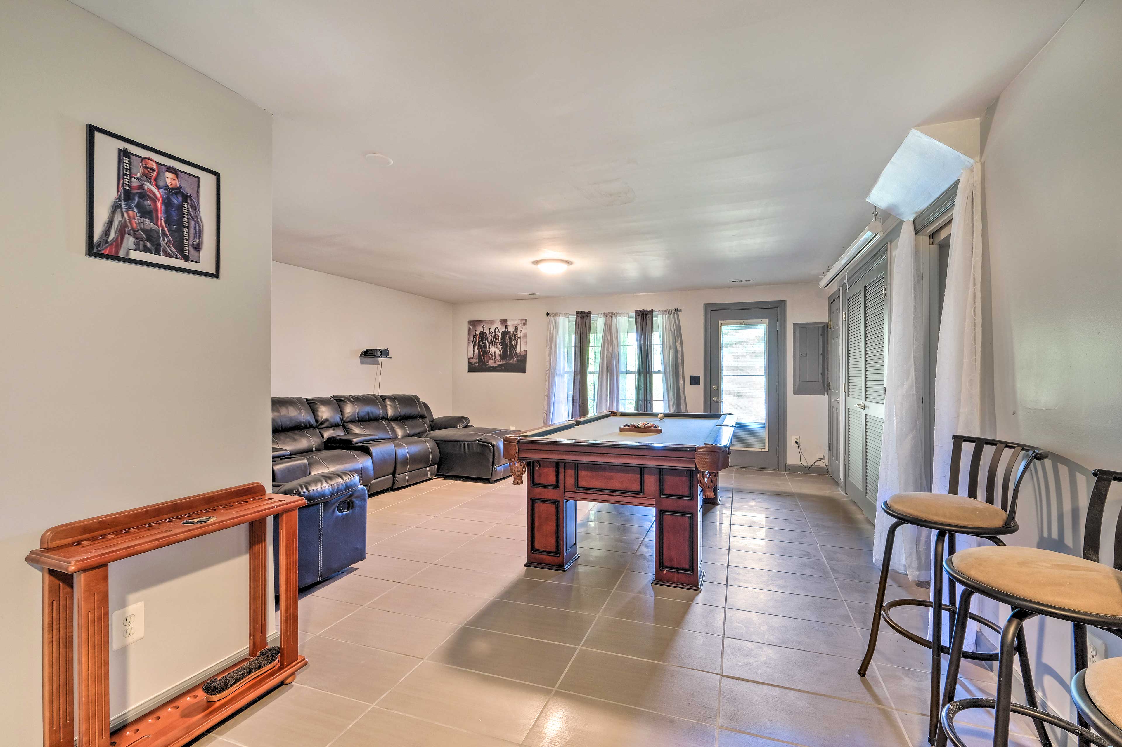 Property Image 2 - Woodbridge Townhome w/ Pool Table, Pond Views