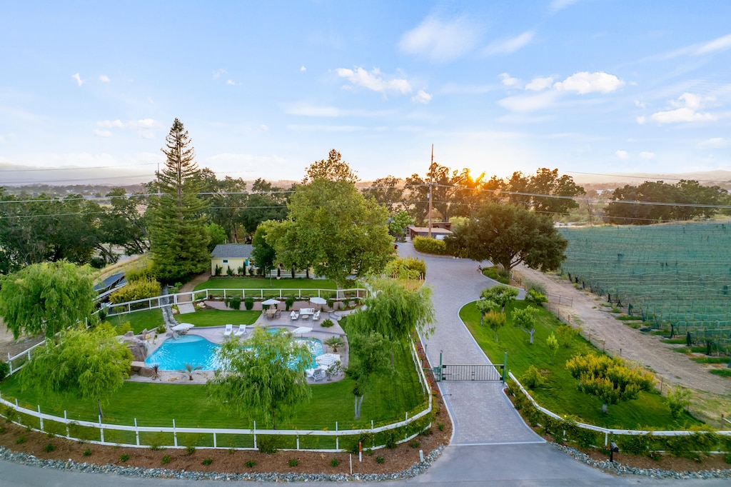 This is your Paso Wine-contry destination!