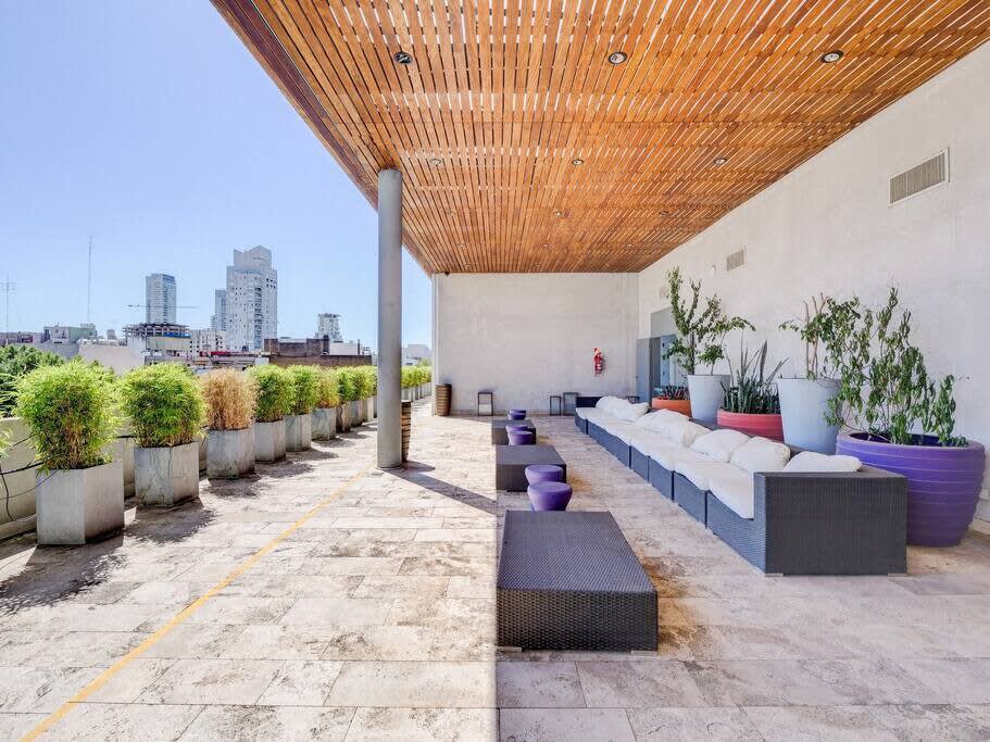 Building top-floor terrace/lounge