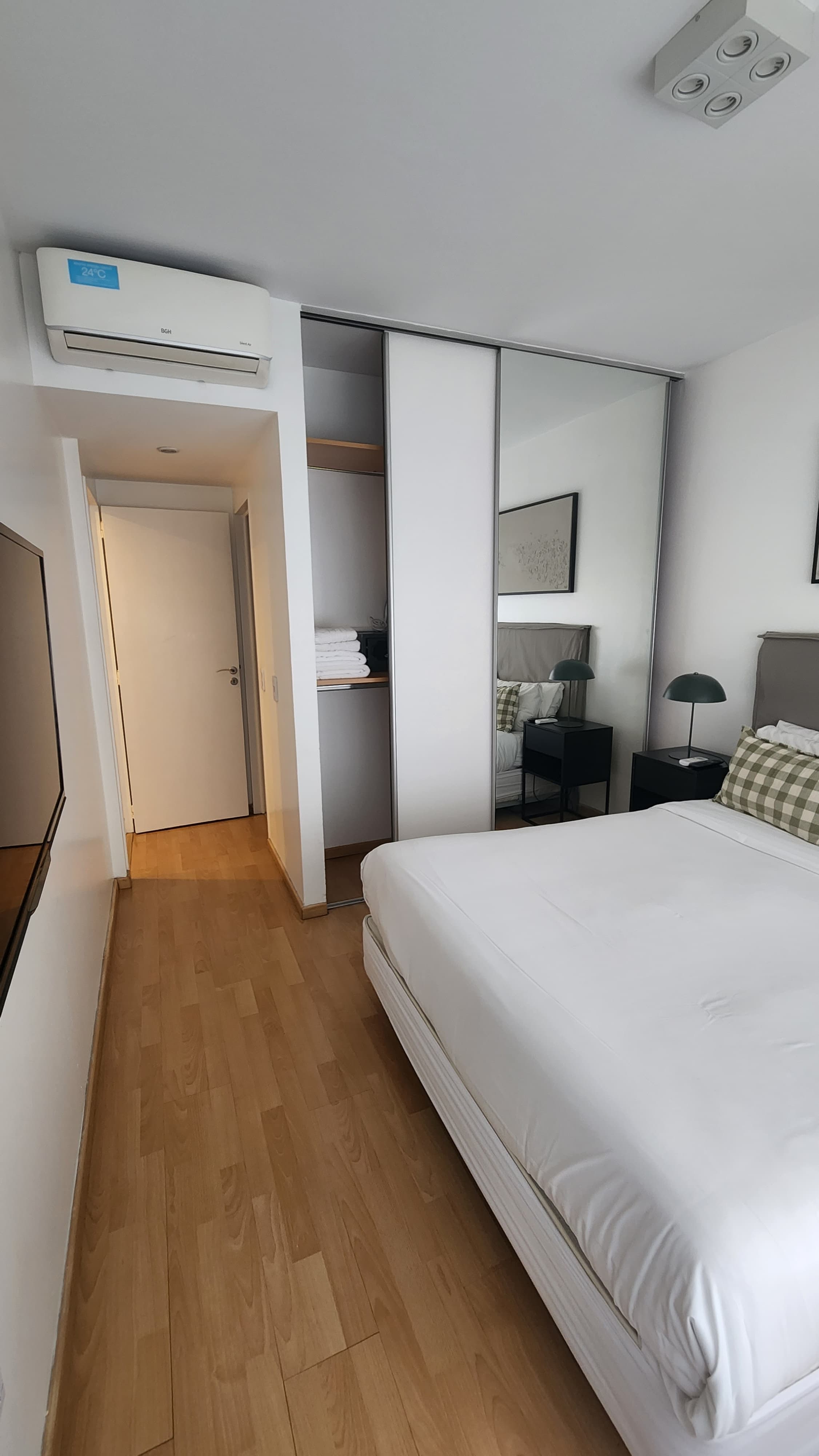 Modern 2-Bedroom — Near Botanical Garden & Ecopark