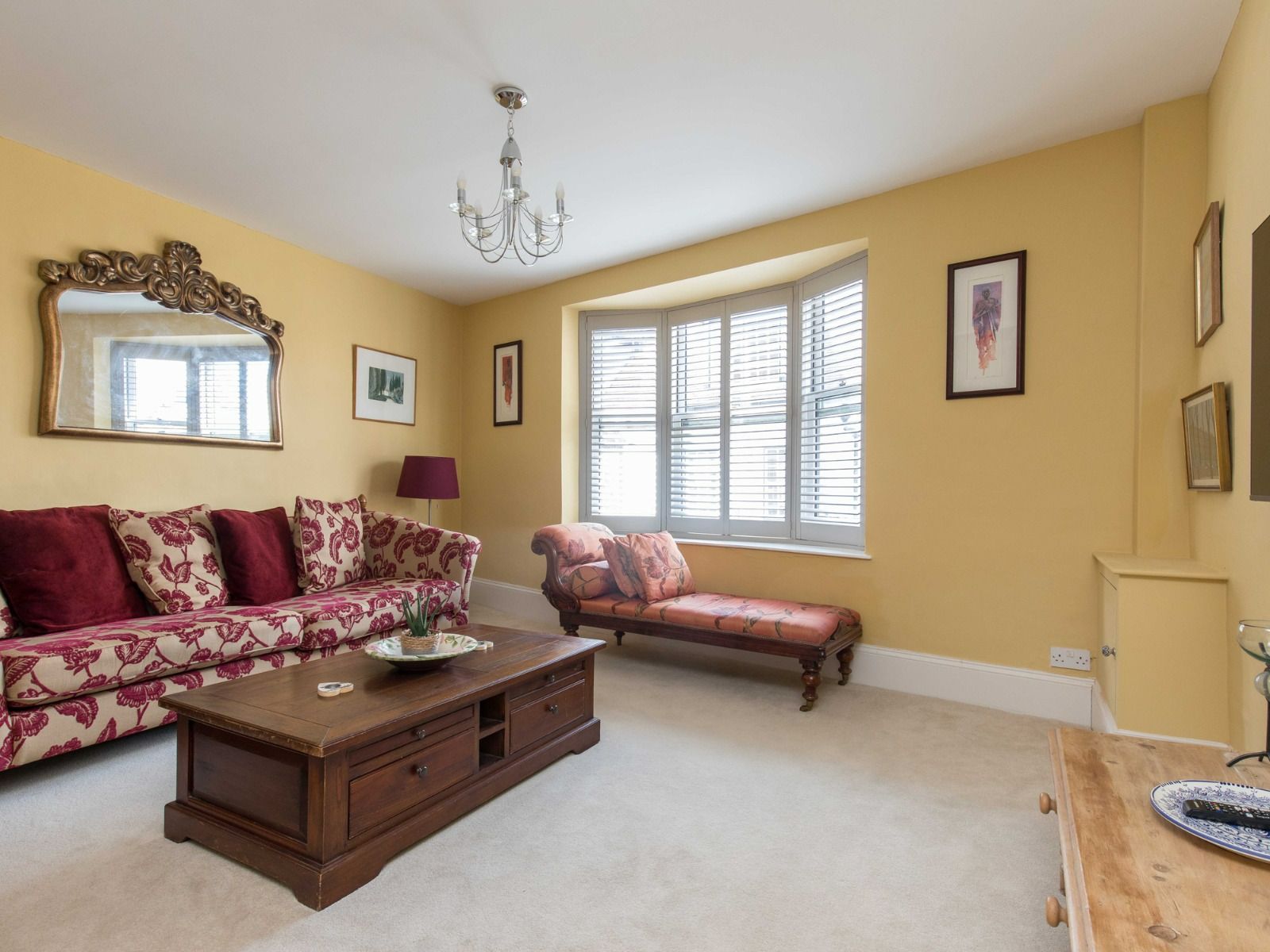 Property Image 2 - Home in heart of Windsor/Eton. Walk to everything! Property Image 2 - Home in heart of Windsor/Eton. Walk to everything!