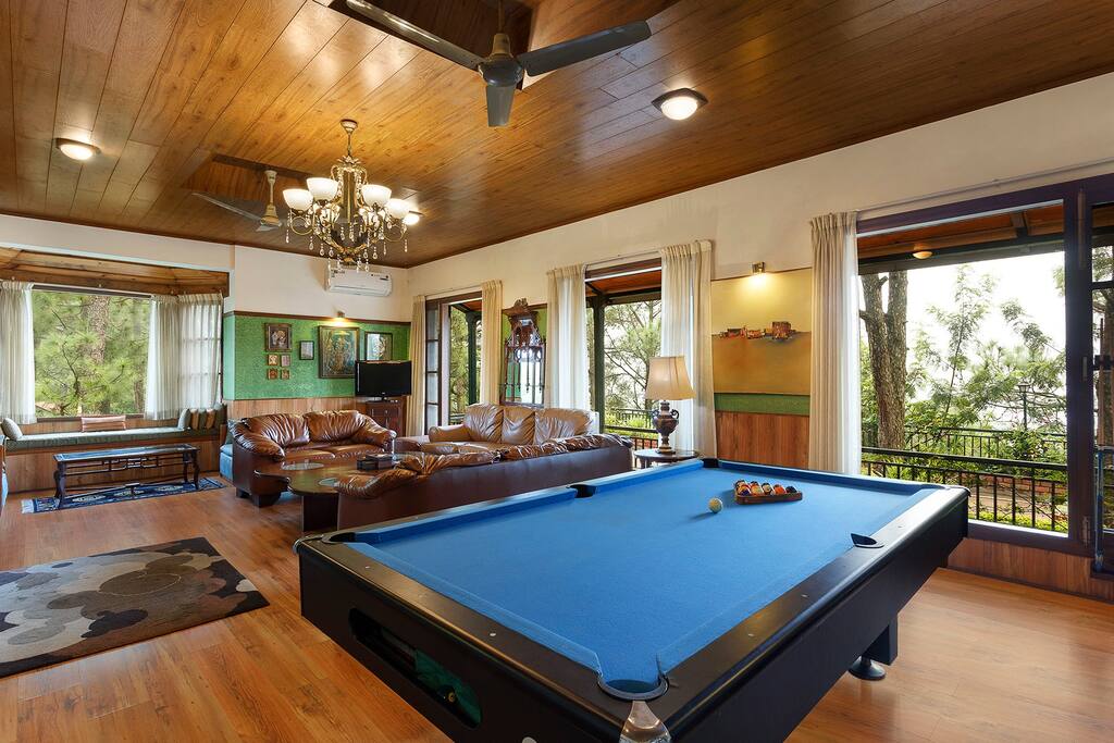 Pool table 