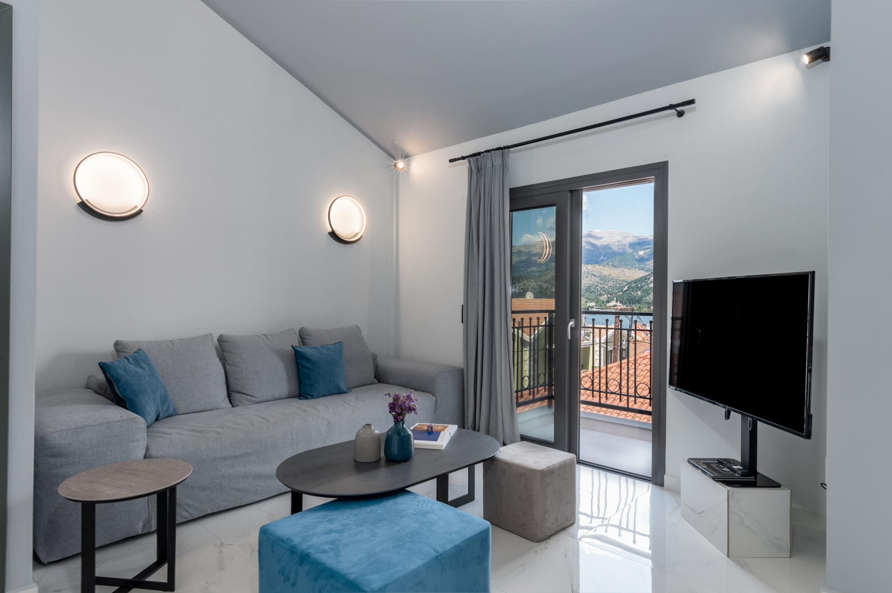 Property Image 2 - Deluxe 2br Suite with sea views to Argostoli bay