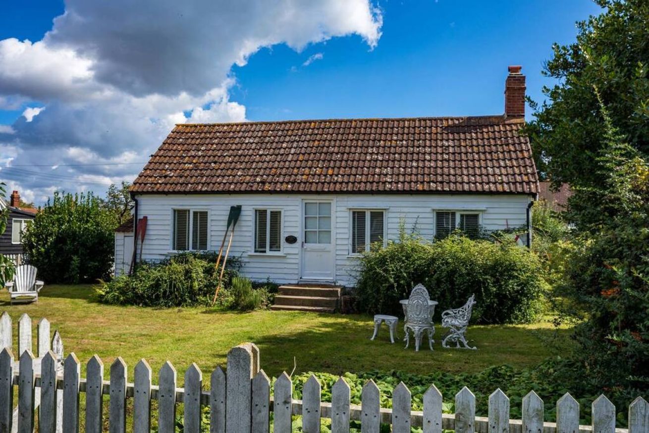 Property Image 2 - Osea Island: Cosy Cottage Retreat