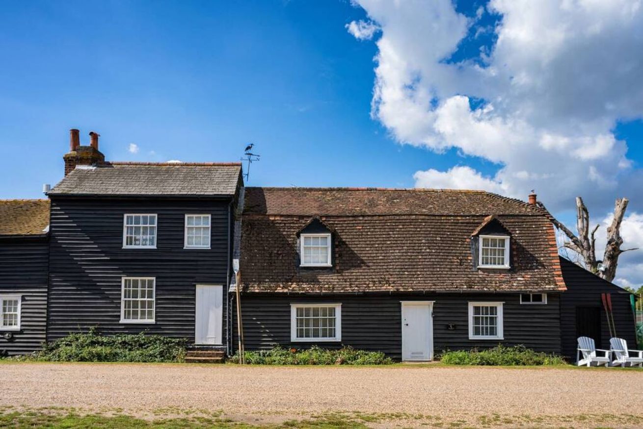 Property Image 1 - Puffin Burrow / 1-bed home on Osea Island, Essex