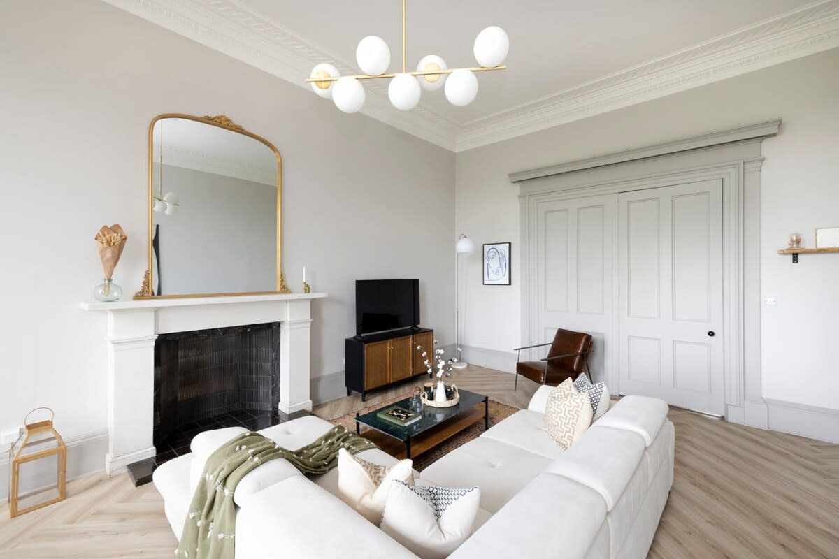 Property Image 1 - Grand, Bright Apartment in Historic Edinburgh