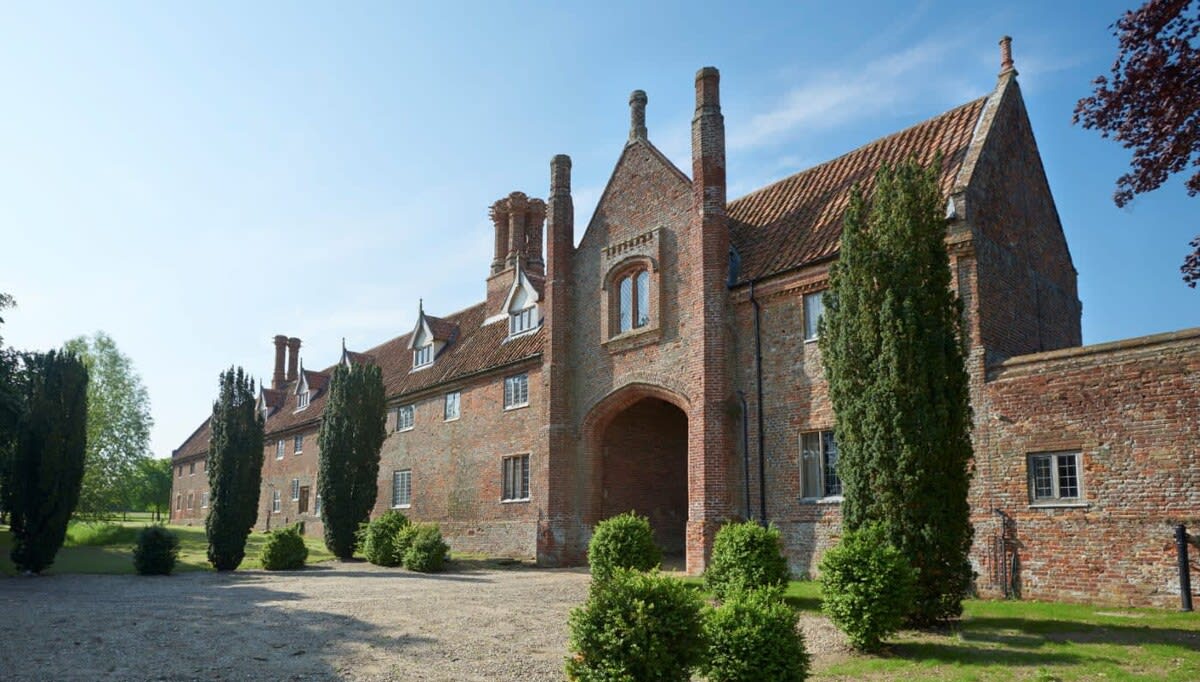 Property Image 1 - Lavish Tudor Estate & Gardens - Sleeps 25!