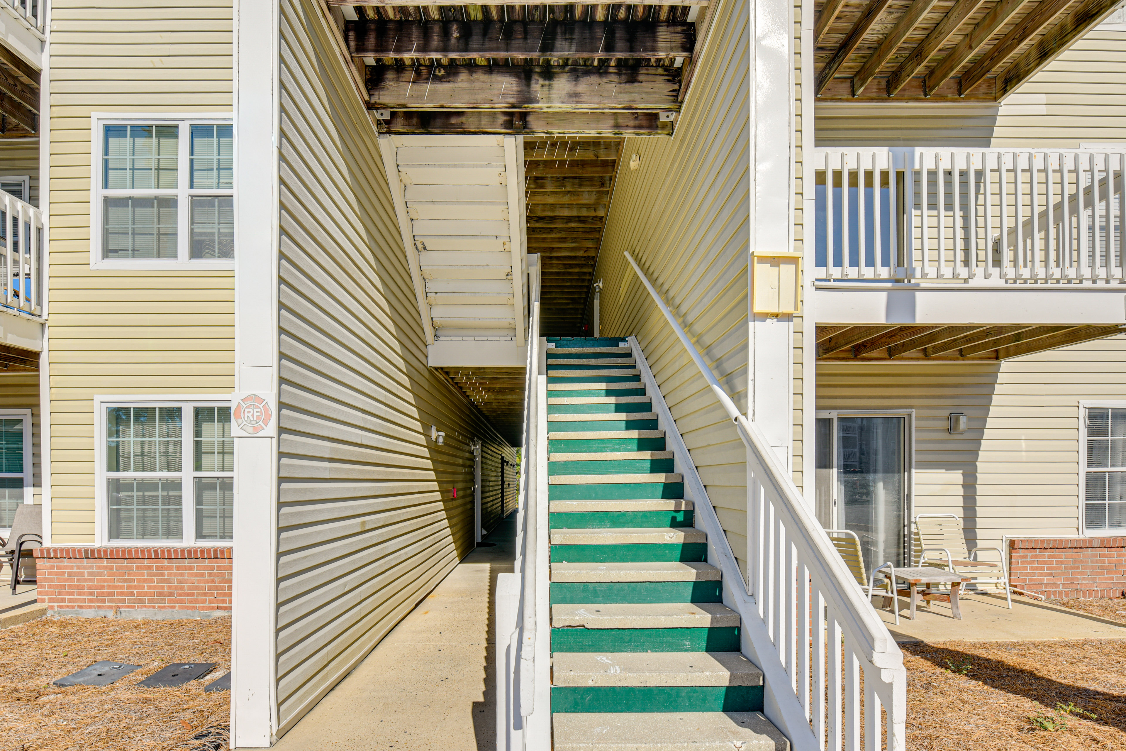 Explore Boardwalk Thrills! Central Destin Condo