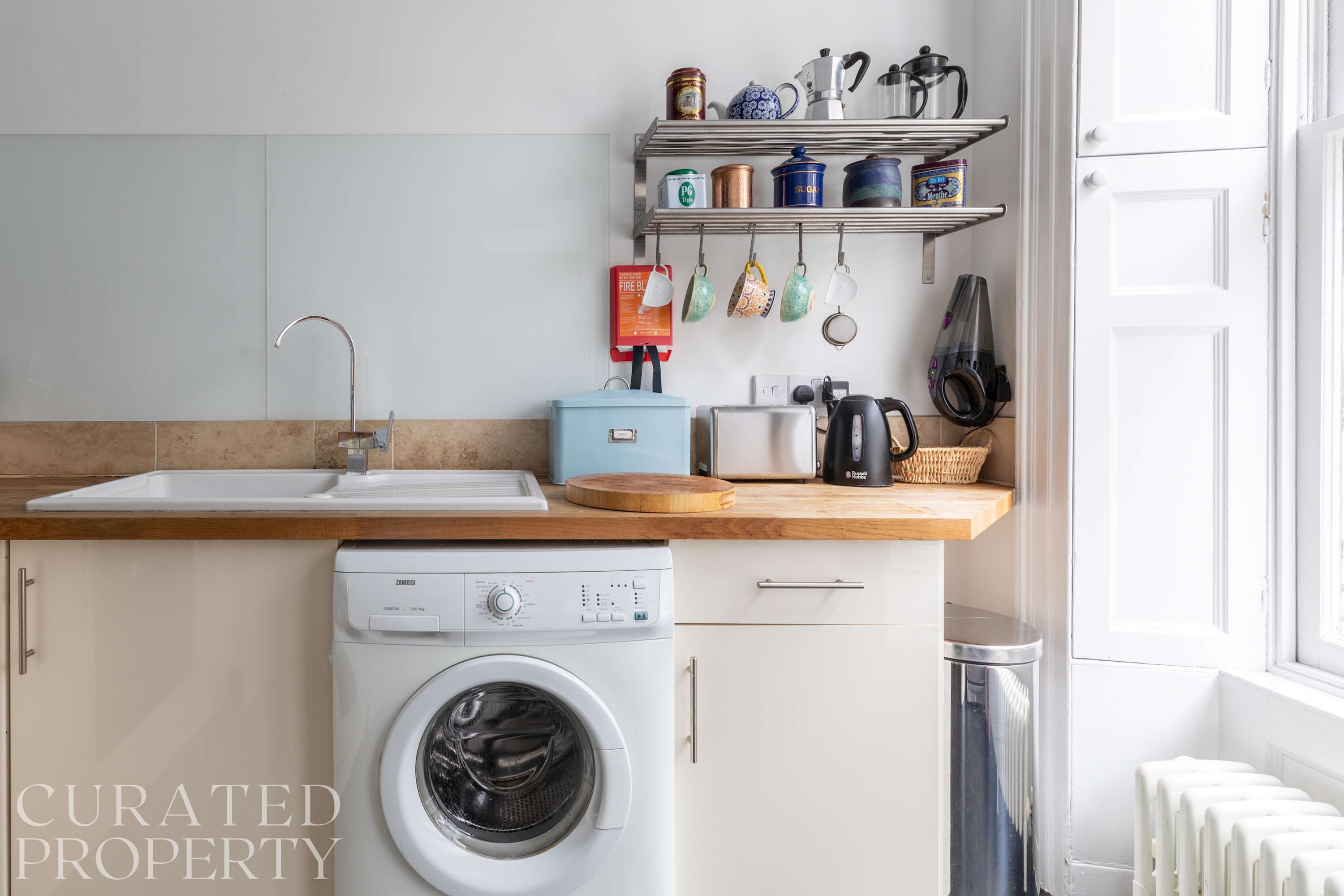 Light-filled Period Apartment - Central Bath