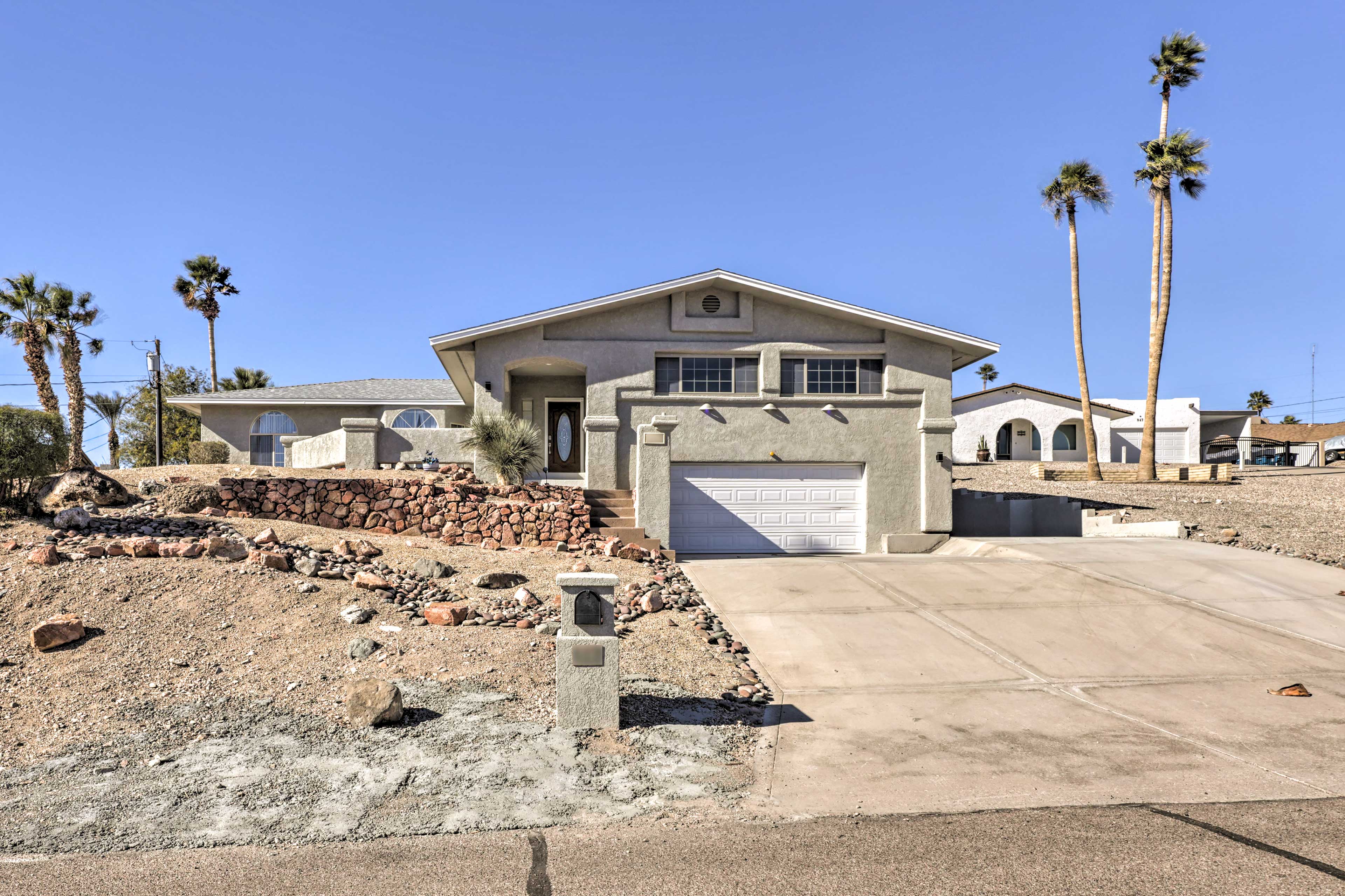 Property Image 2 - Lake Havasu Home w/ Heated Pool & Putting Green