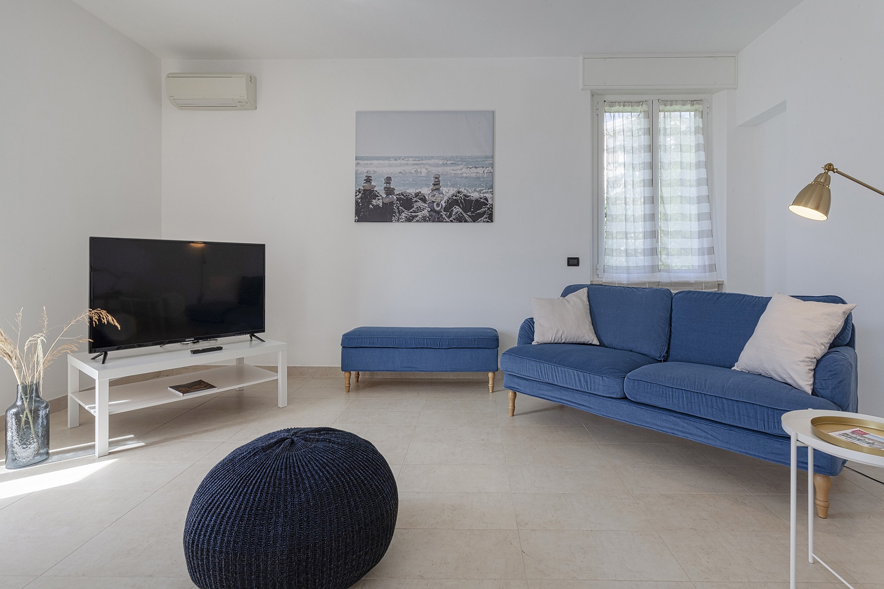 Property Image 2 - White and Blue Apartment with Balcony