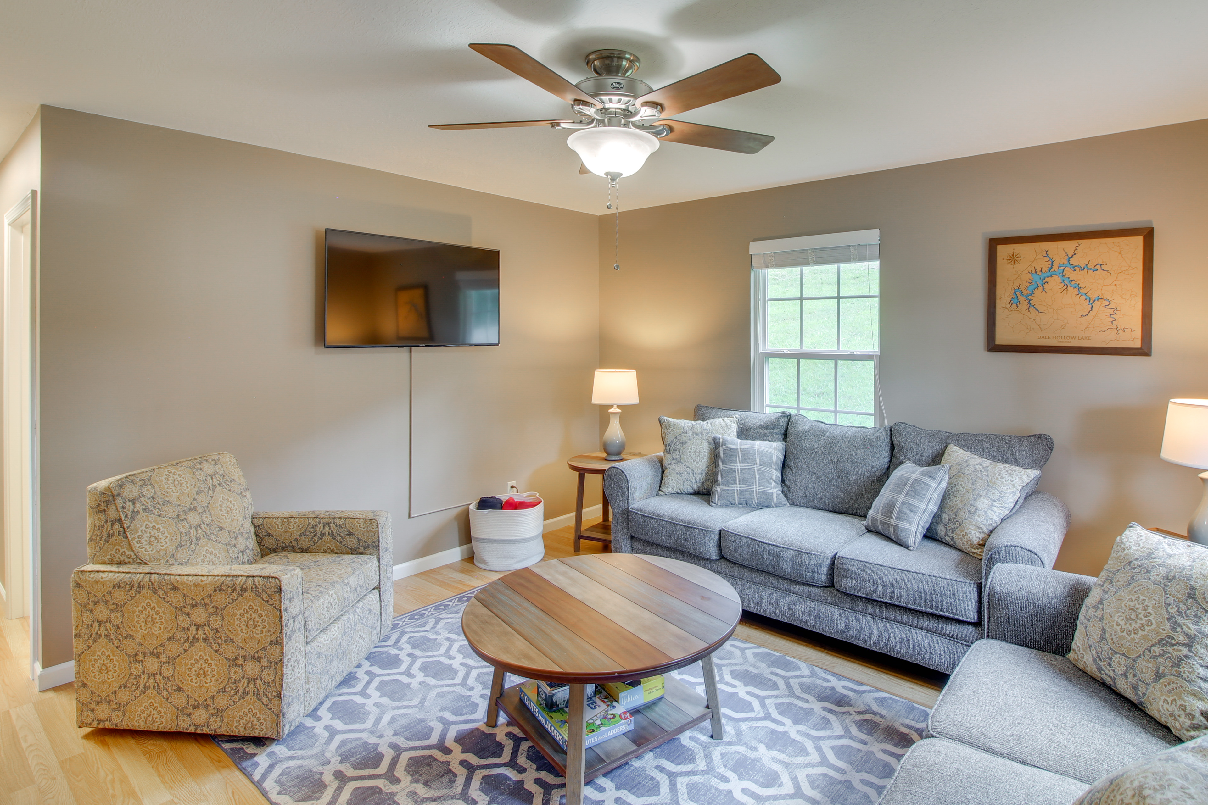 Walk to Main St: Inviting Byrdstown Home w/ Yard!