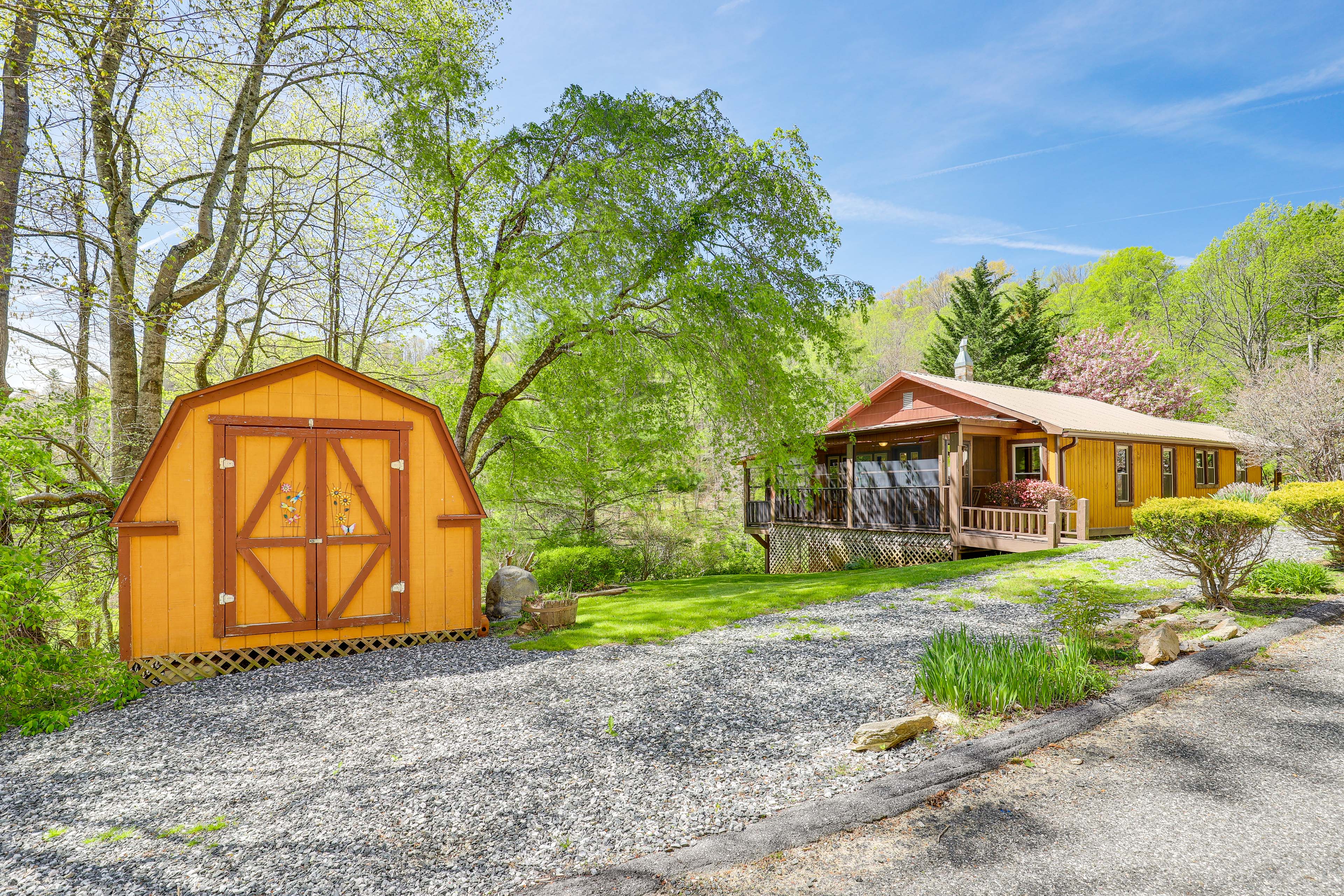 Property Image 1 - Peaceful Mars Hill Home w/ Porch & Mountain Views