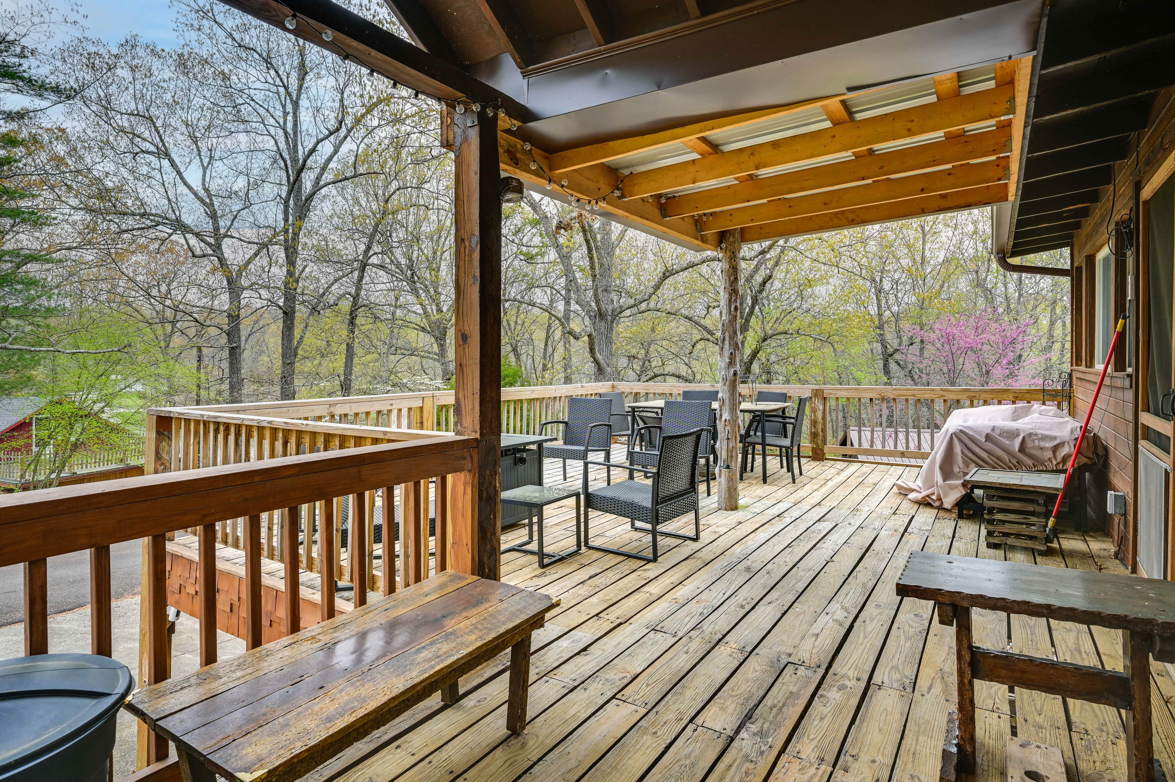 Country Escape: Log Cabin Near Kentucky Lake!