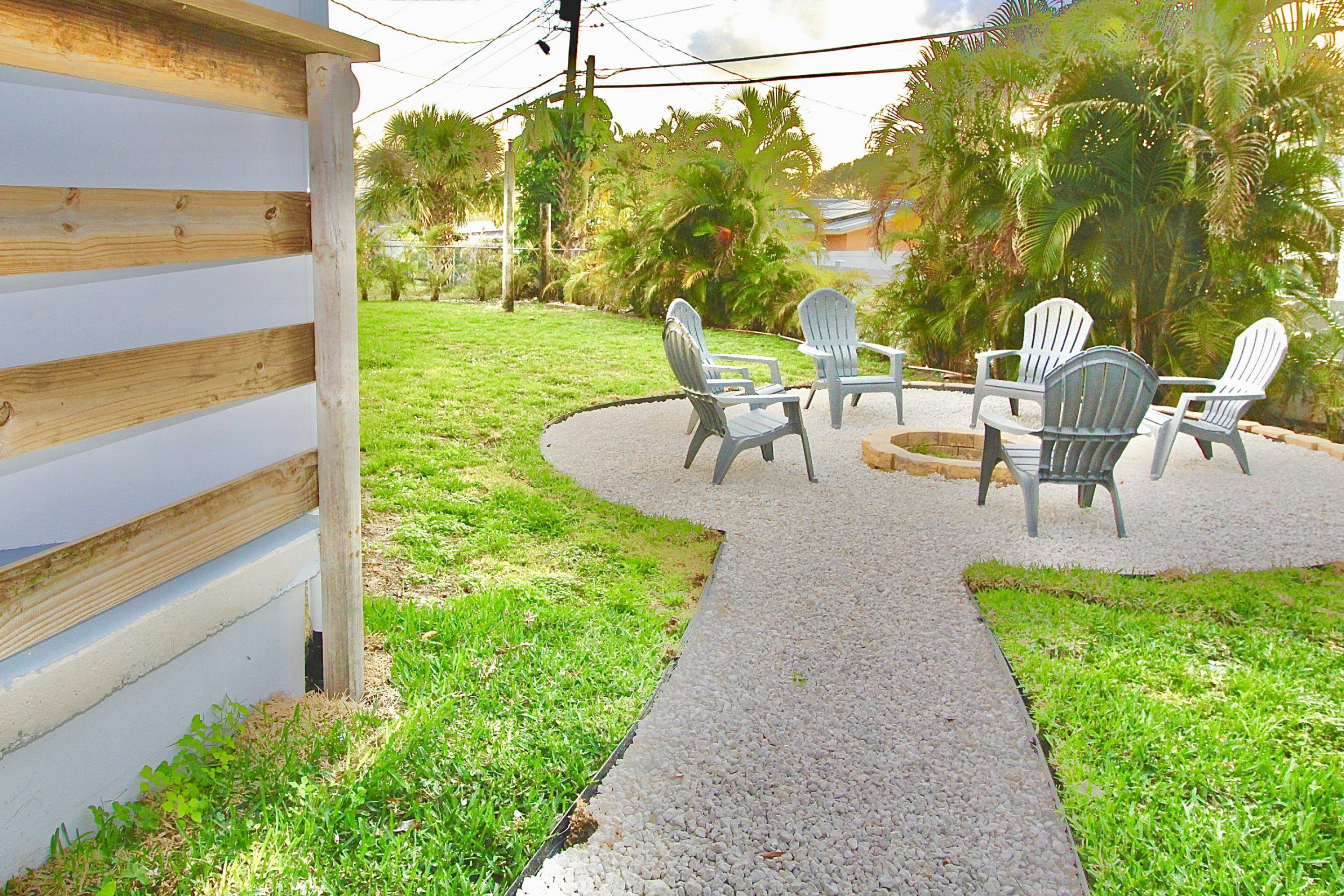 Summer Special Rates The Manatee House - Walk to Downtown - pet friendly