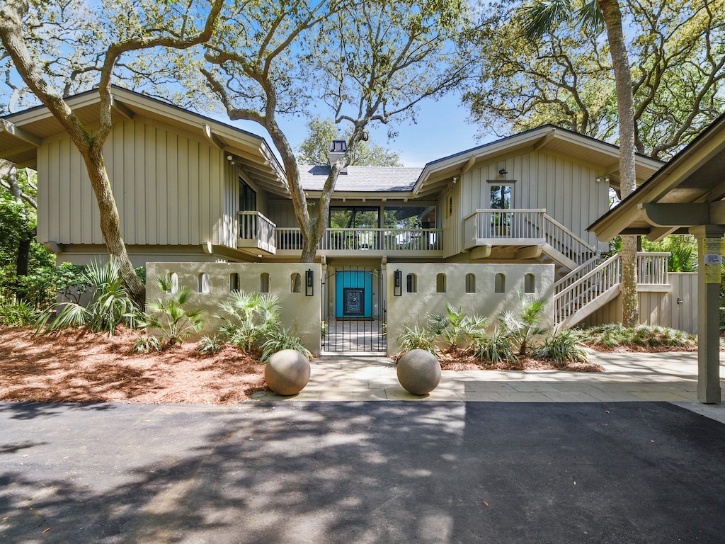 Courtyard Entrance at 8 East Beach Lagoon