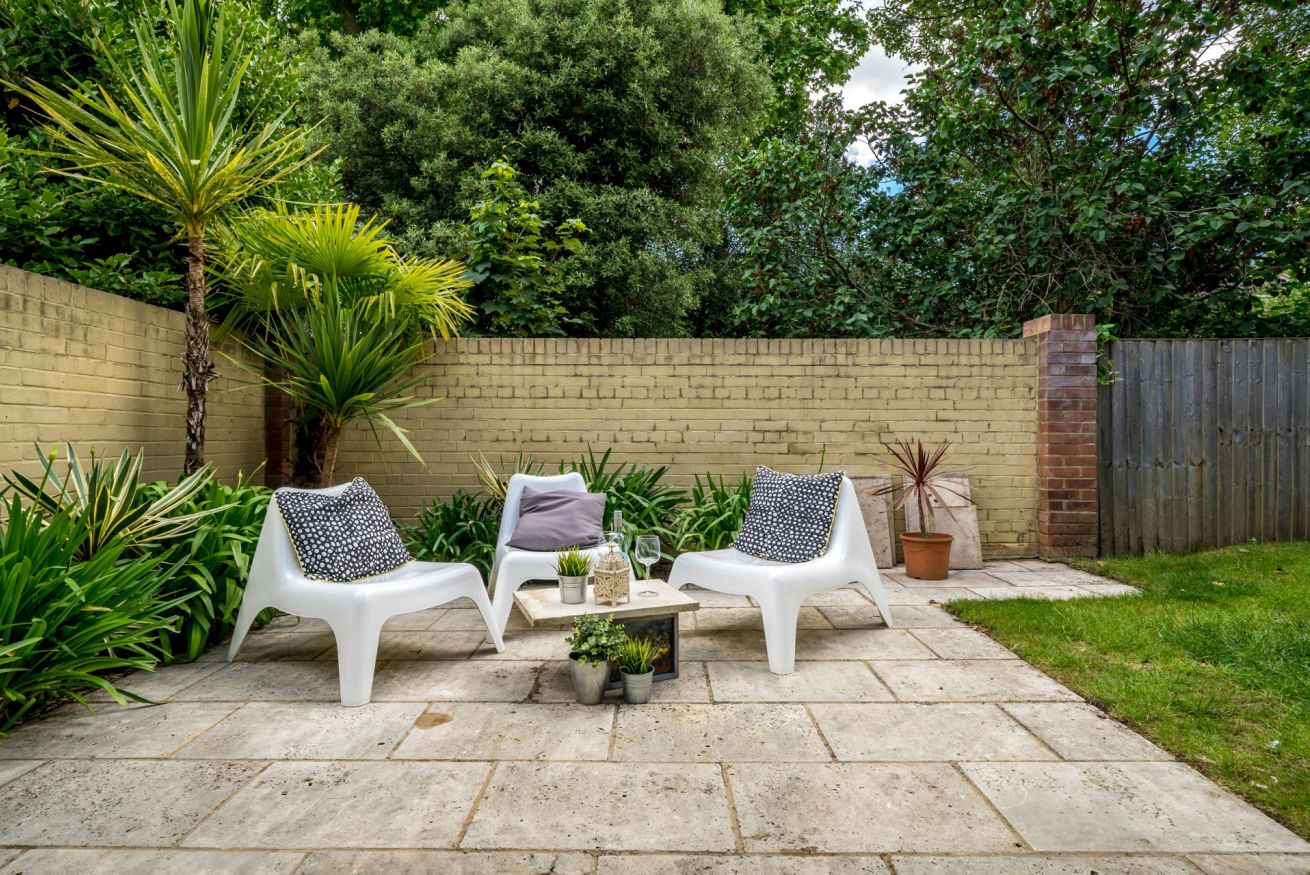 Property Image 1 - Suberb home with private garden and free parking in Clapham 