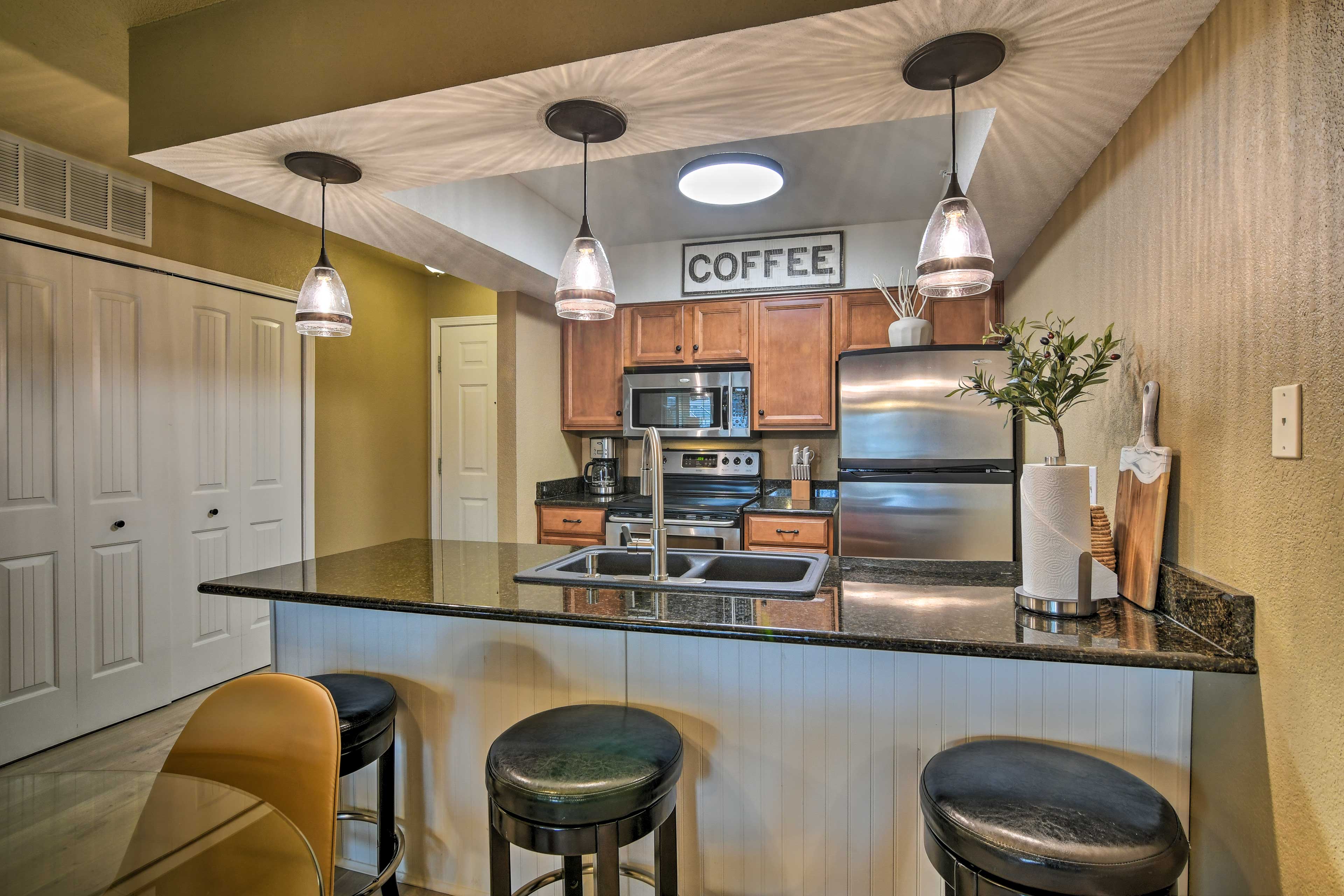 Branson Condo w/ Pool & Golf Course Views!