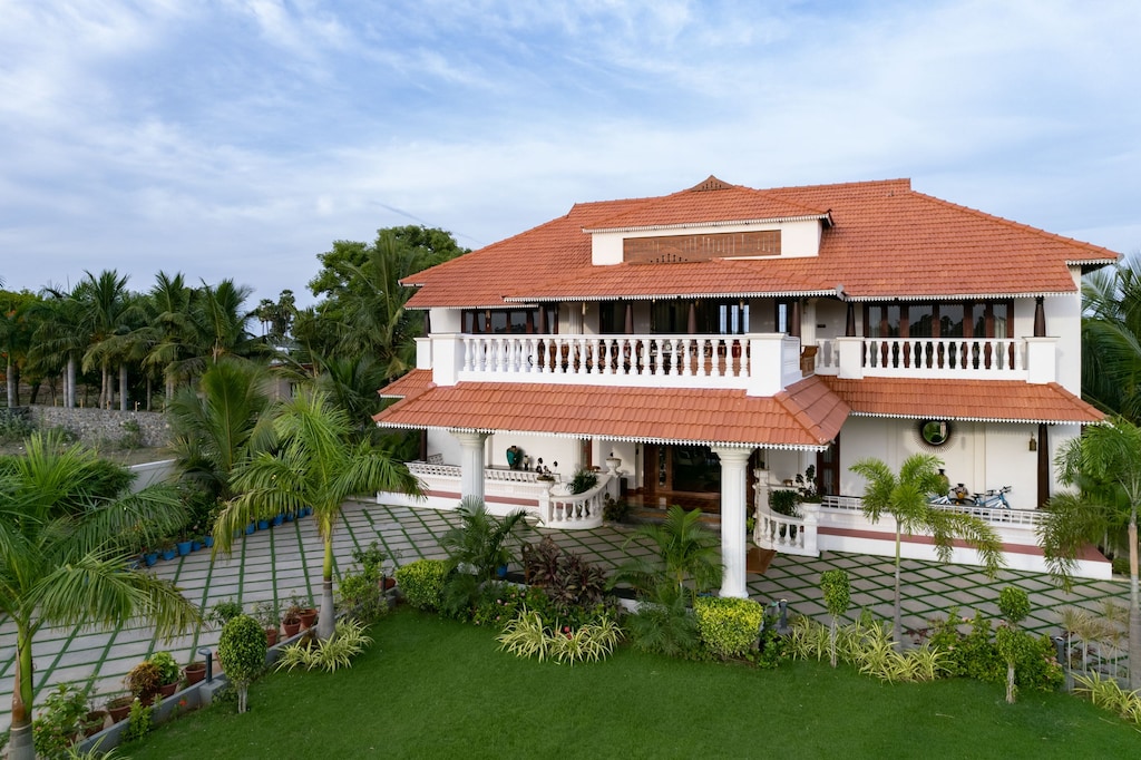 Front façade of the villa