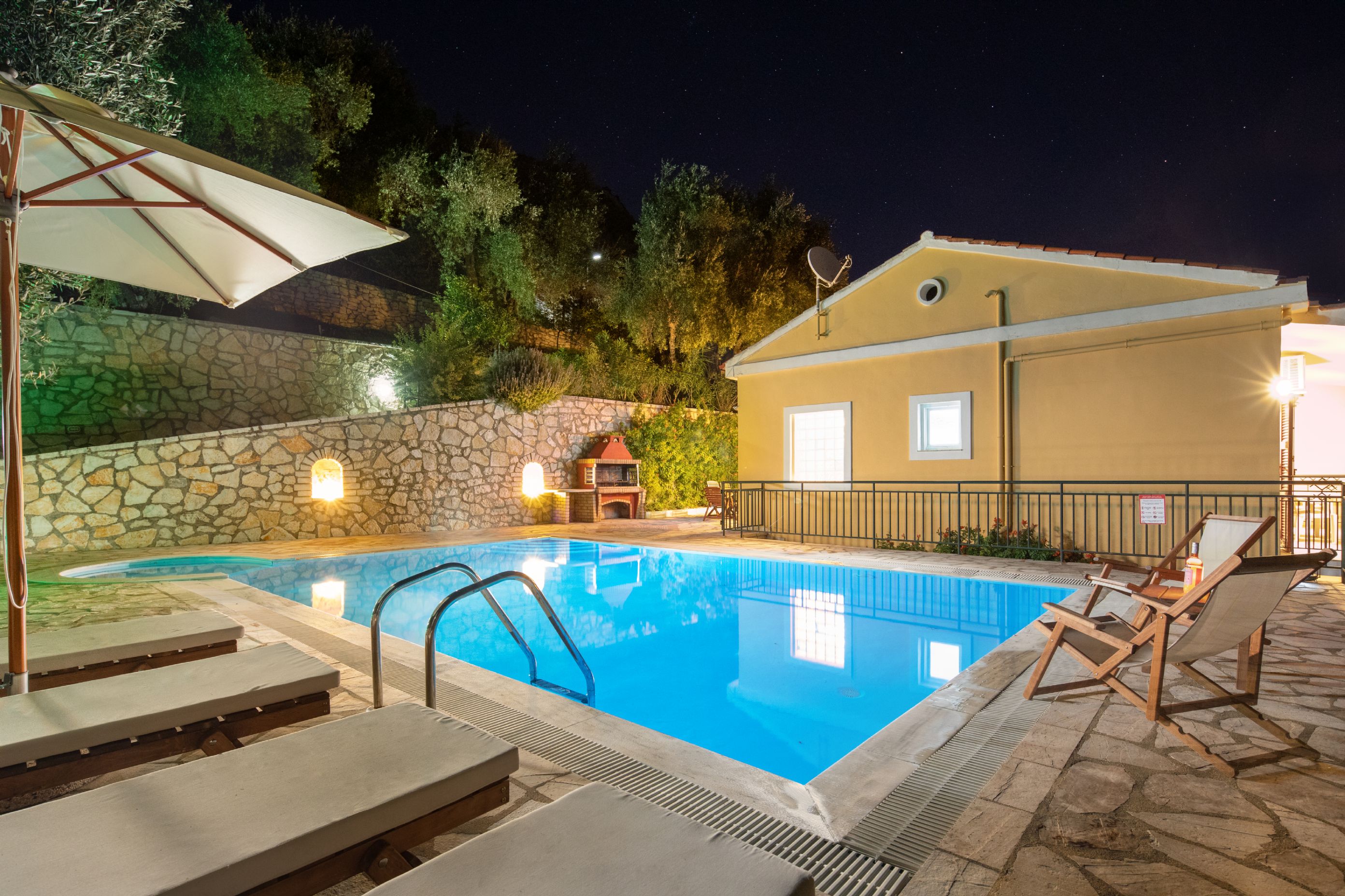 Enchanting evening pool &amp; property views