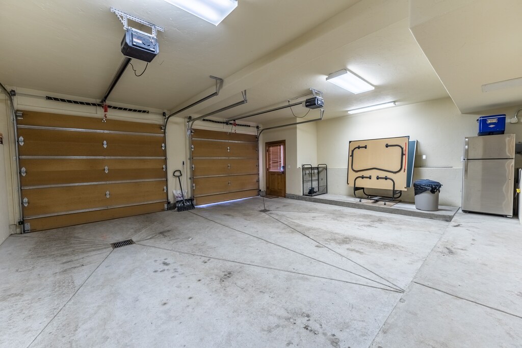 Private 2-car garage