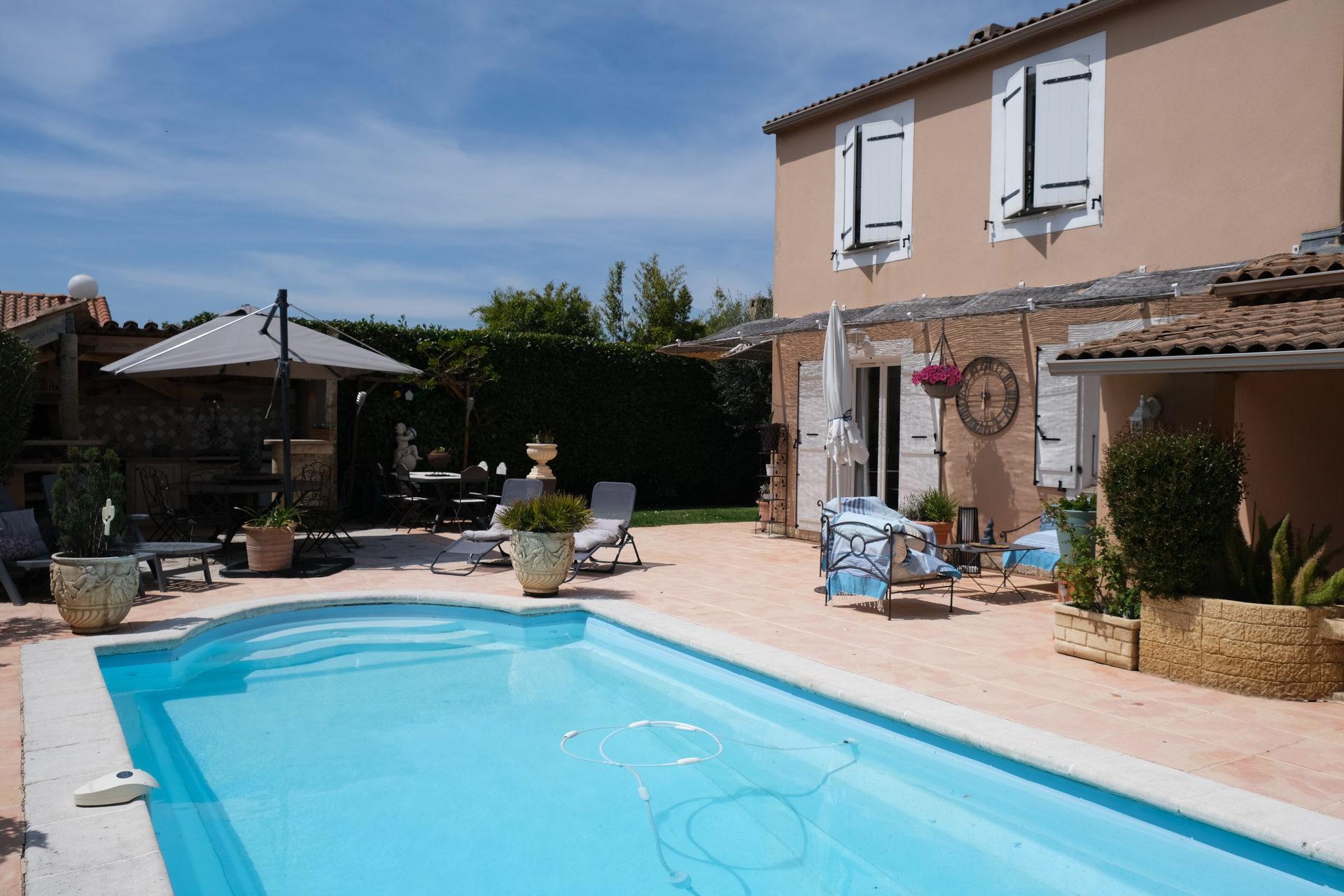 Property Image 1 - pleasant home with private pool and pool house - close to aix en provence, accommodates 4 people.