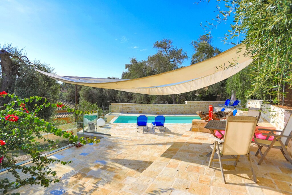 Perfect moments on shaded patio