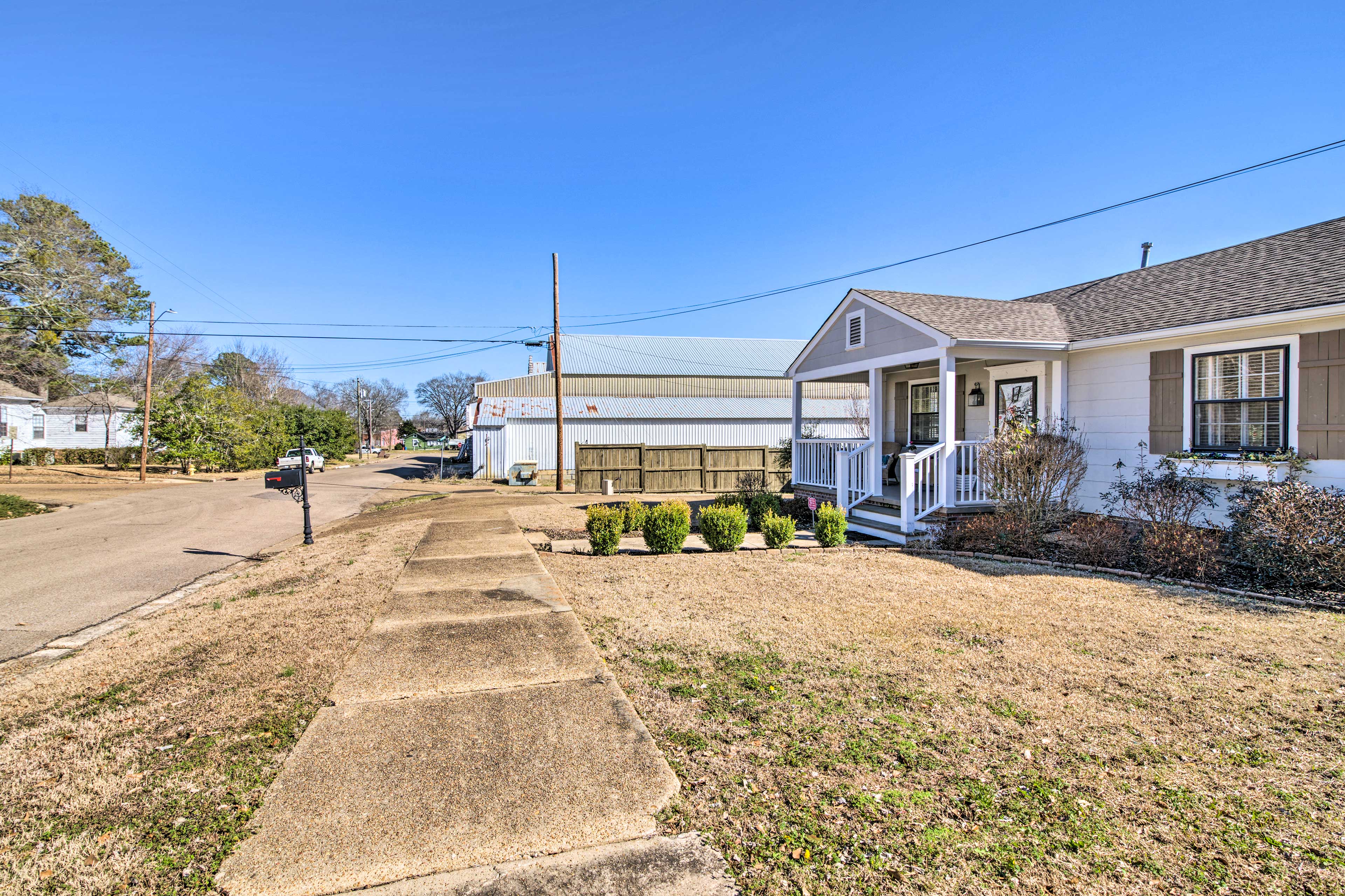 Property Image 2 - Mississippi Cottage ~ 6 Mi to Columbus Lake