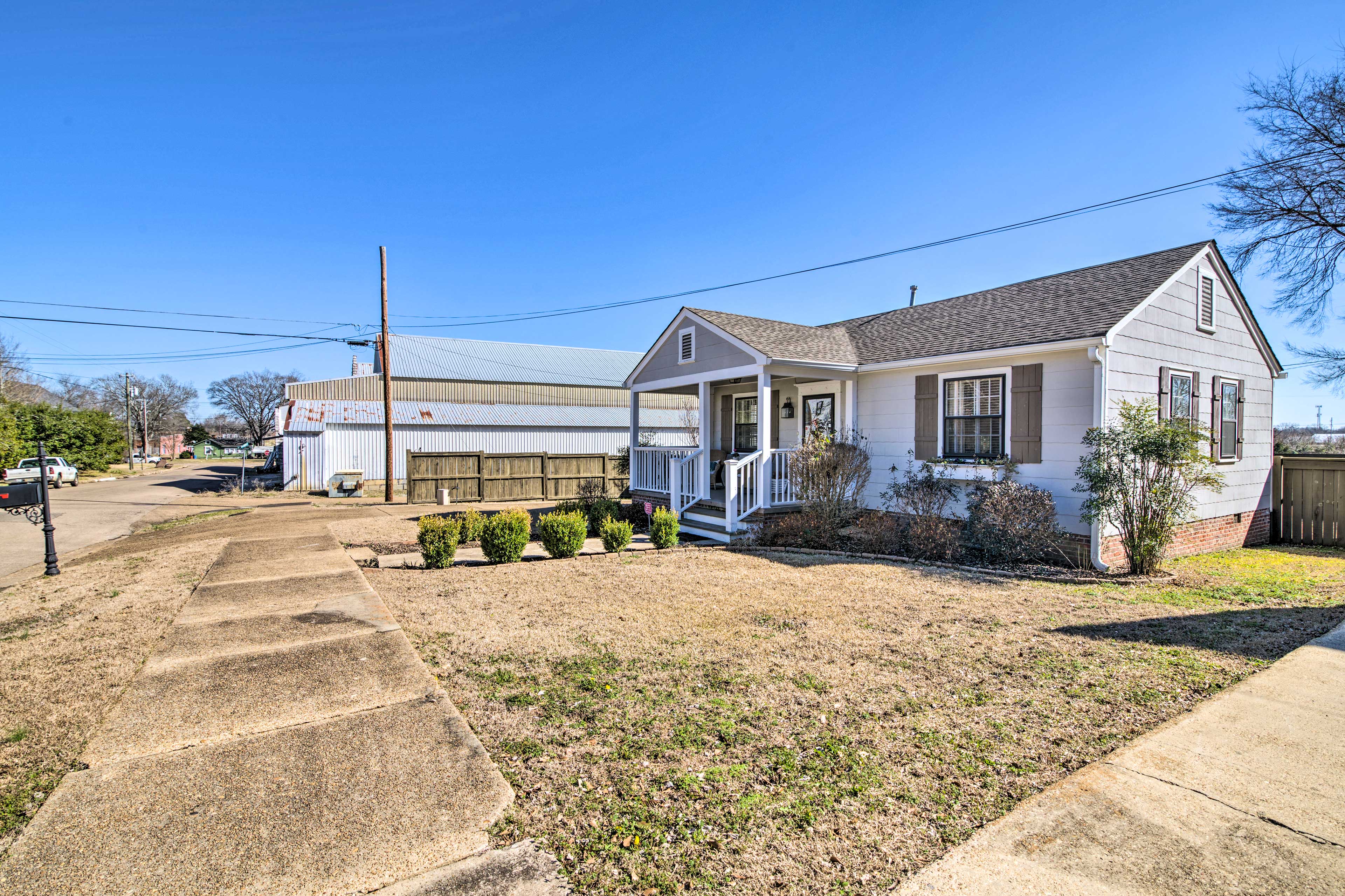 Property Image 1 - Mississippi Cottage ~ 6 Mi to Columbus Lake